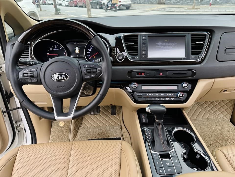 cần bán xe KIA Sedona DATH full dầu đời 2019