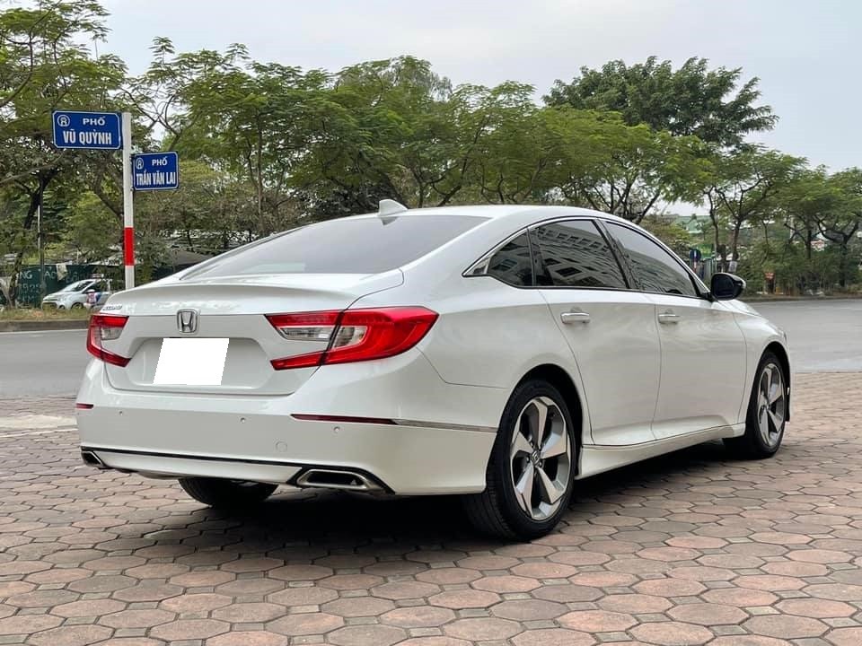 cần bán xe Honda Accord 1.5 AT đời 2020