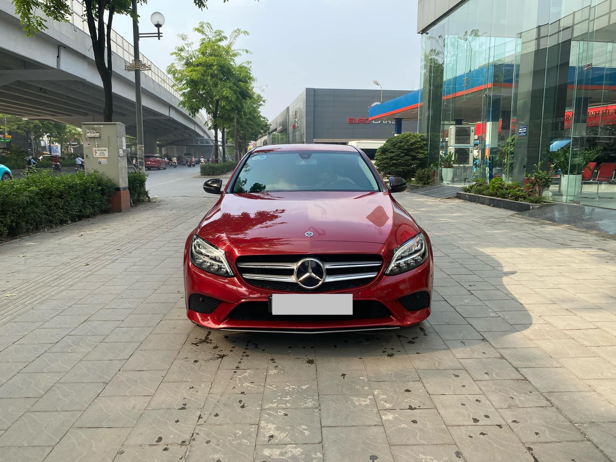 Bán Mercedes C200 sản xuất 2019, một chủ từ mới, xe chạy it cực đẹp.