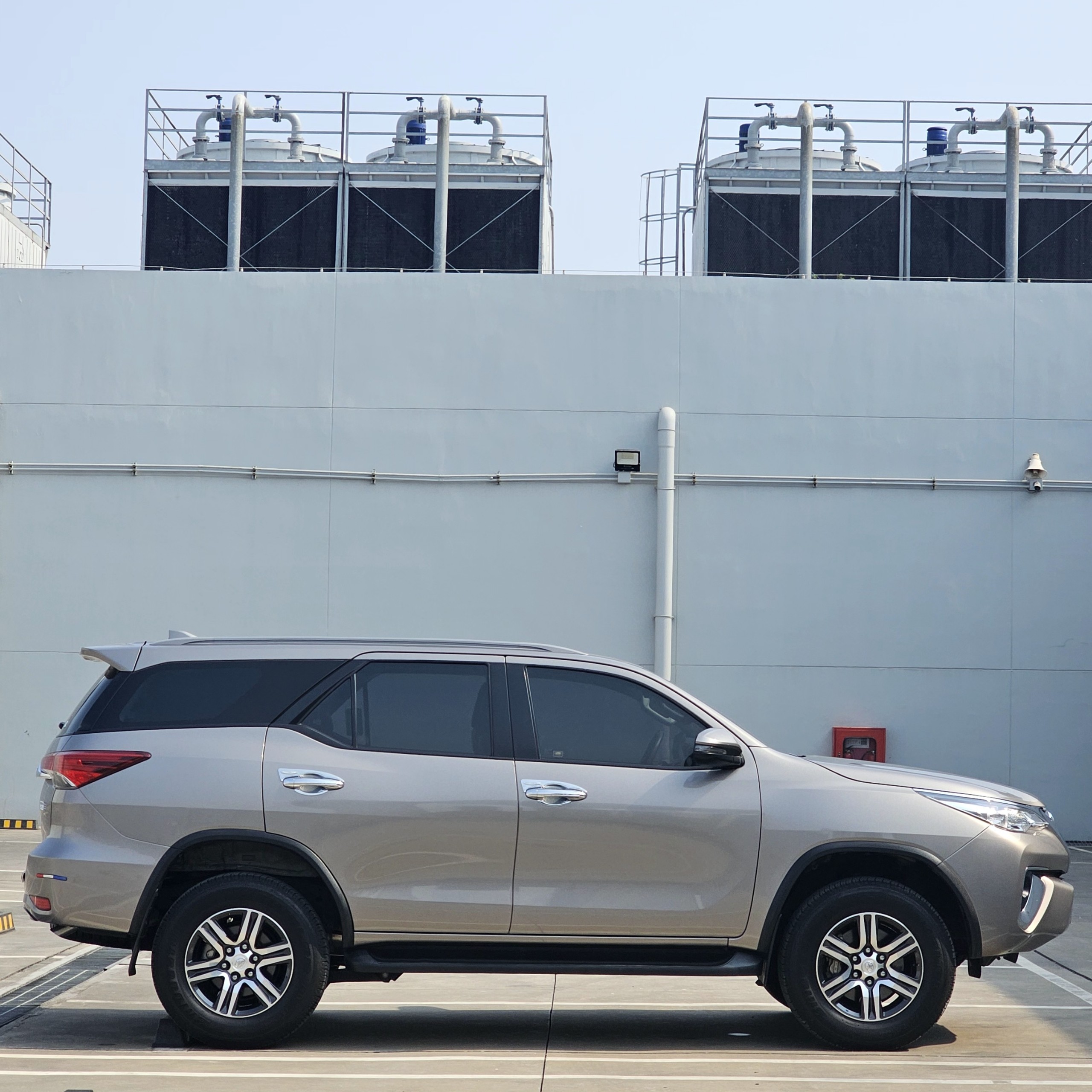 Toyota Fortuner 2.4G tự động dầu 2019 cá nhân 1 chủ biển trắng