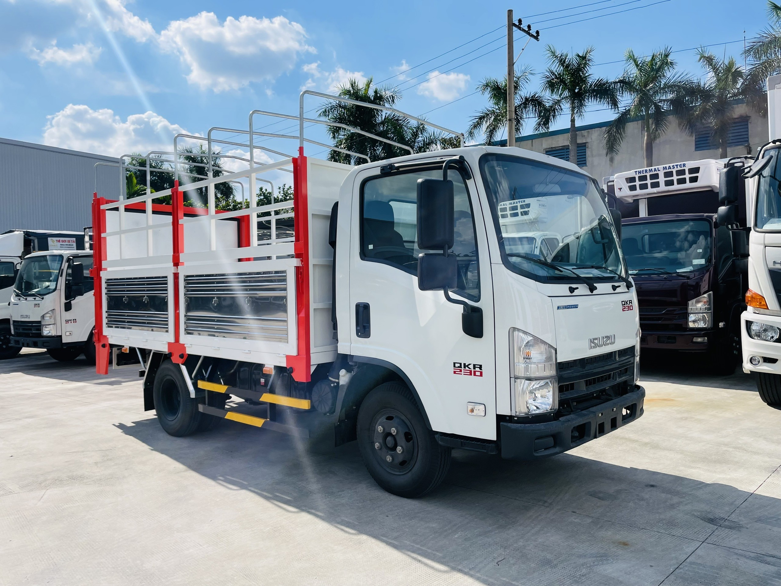  ISUZU QKR 230 THÙNG MUI BẠC BỬNG NÂNG - HỖ TRỢ TRẢ GÓP 80%