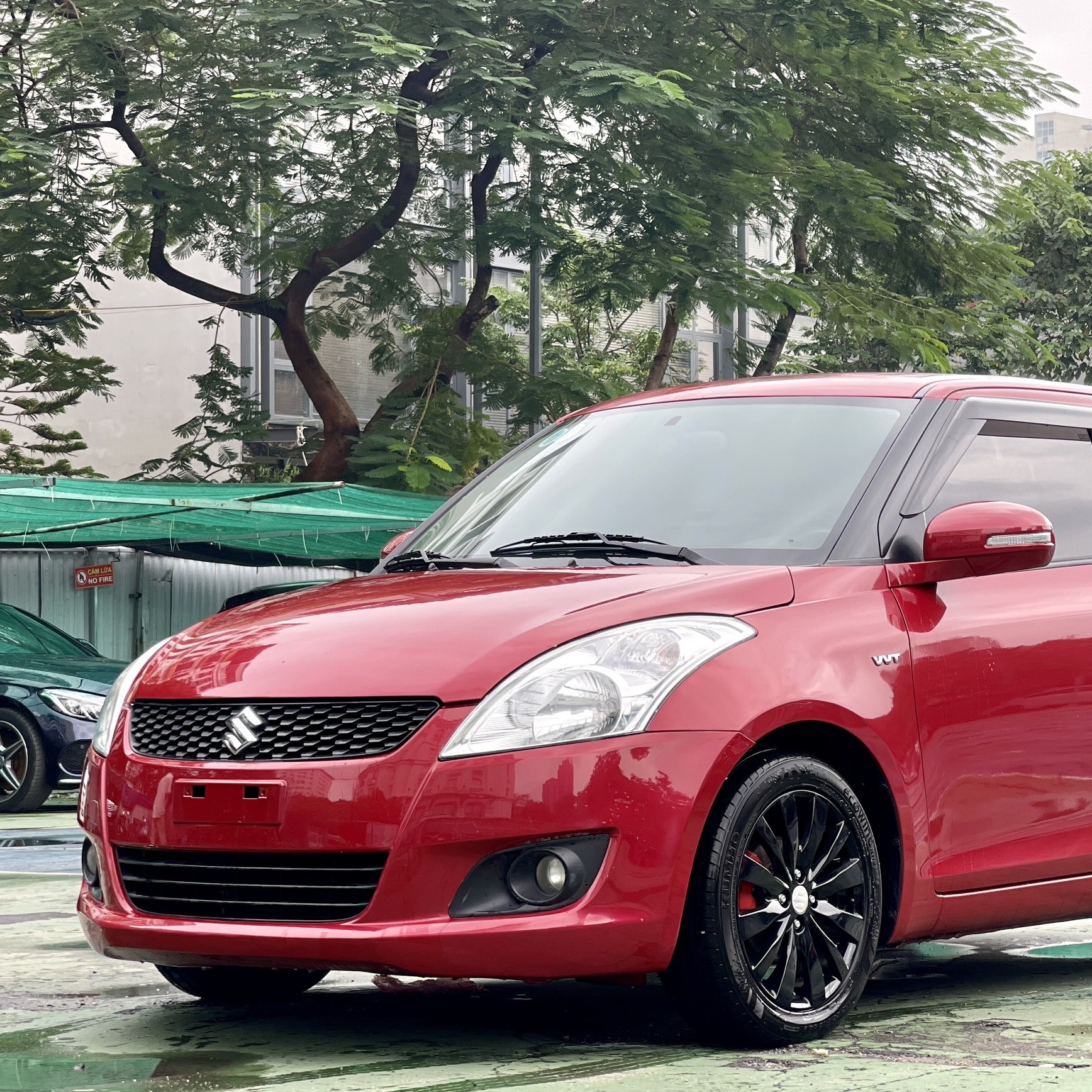 Bán xe Suzuki Swift 1.4AT 2013 mầu đỏ nội thất đen