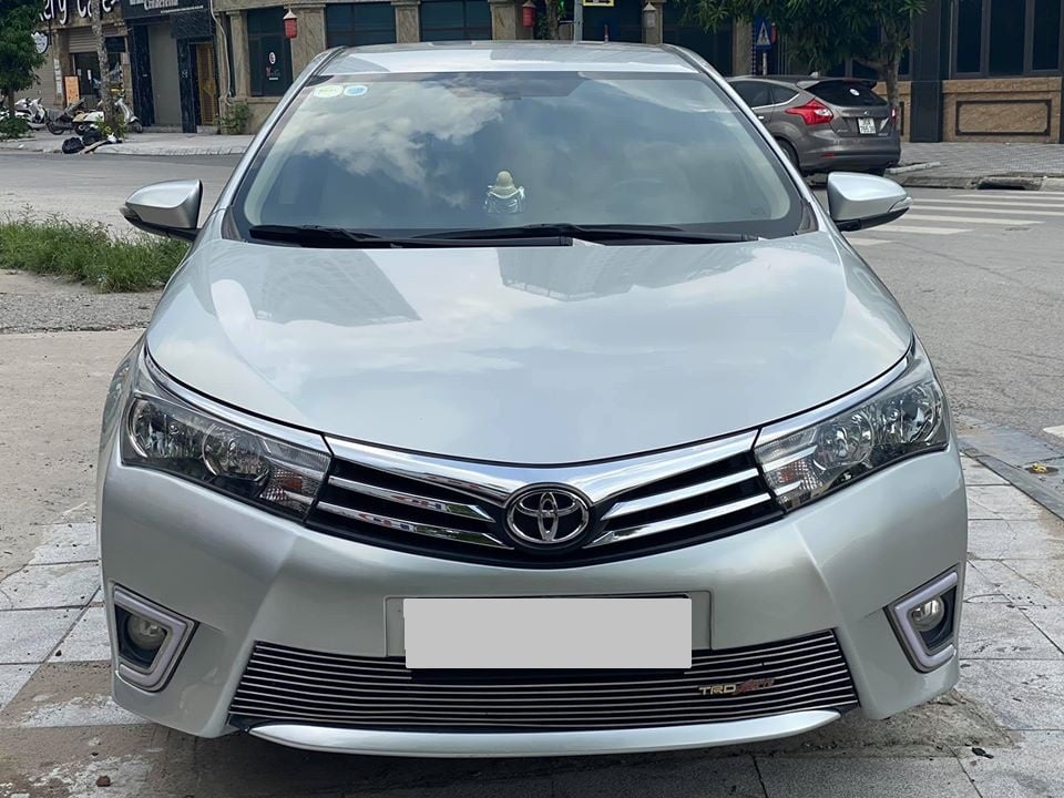 cần bán xe Toyota Corolla Altis 1.8G AT đời 2015