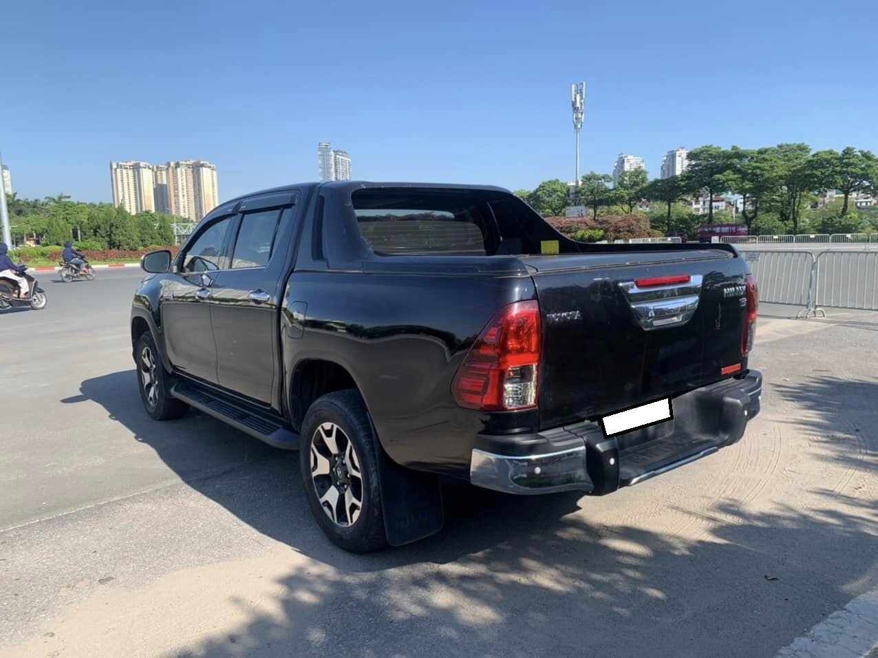 cần bán xe Toyota Hilux 4x4 Full 2 cầu đời 2019