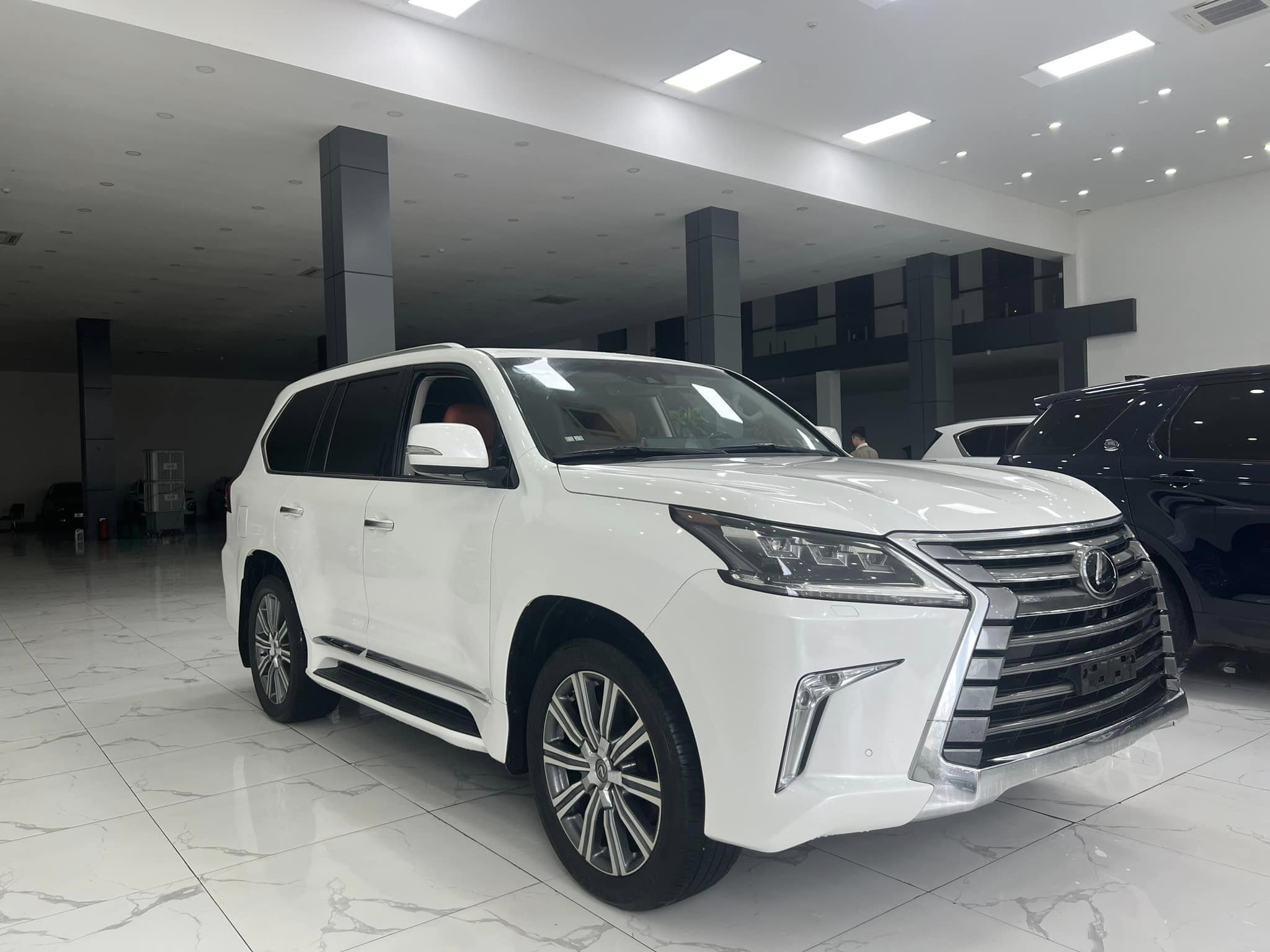 BÁN LEXUS LX570 NHẬP KHẨU TRUNG ĐÔNG ĐỜI 2016