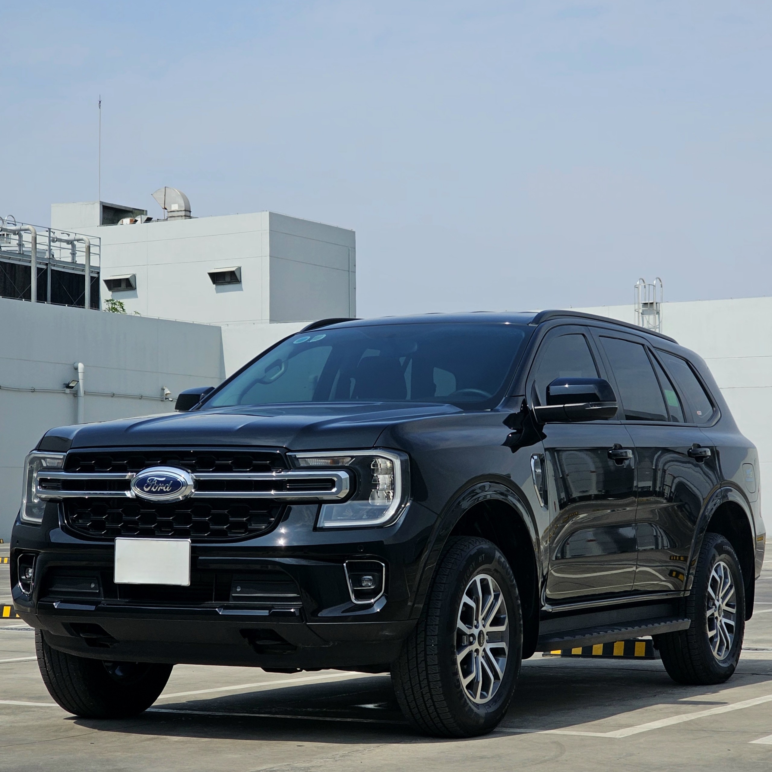 Ford Everest Turbo ambiente 2022 nhập Thái dáng 2023 biển Sài Gòn