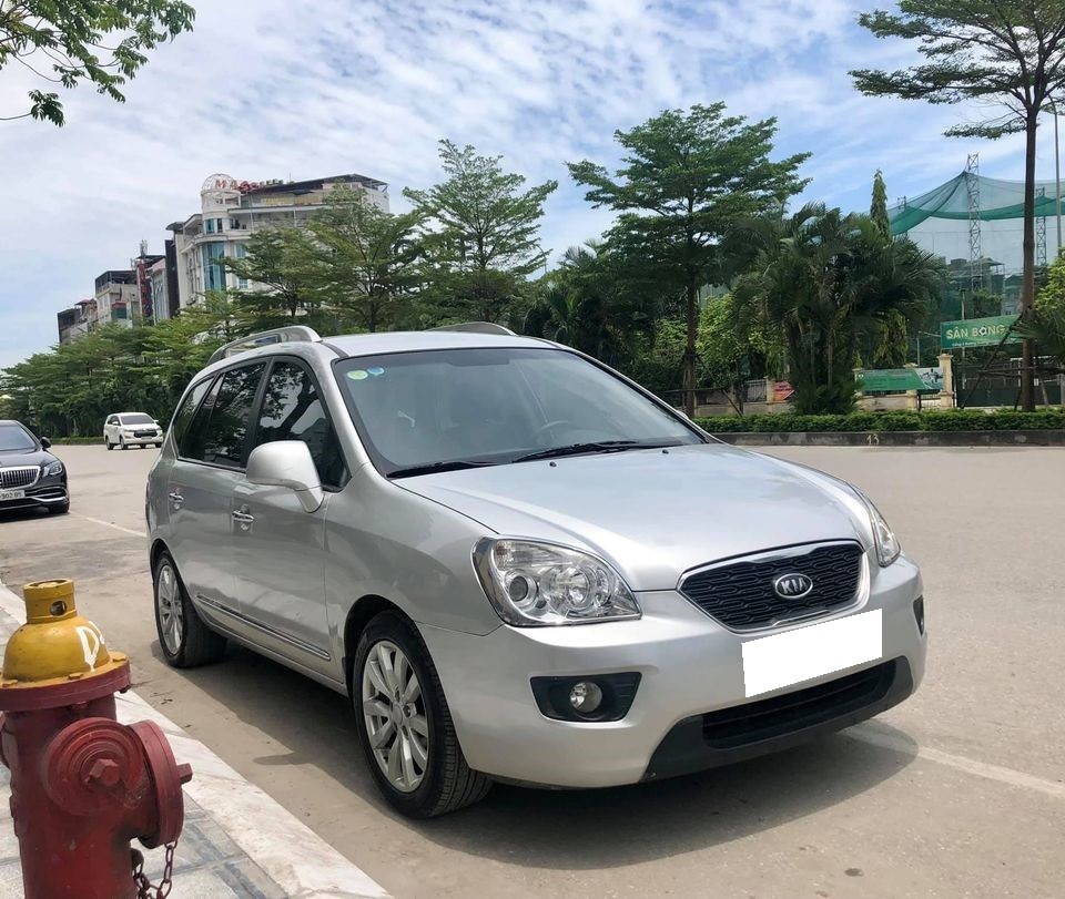 Bán xe Kia Carens 2.0 MT, đời 2014, màu Bạc, giá 212 triệu