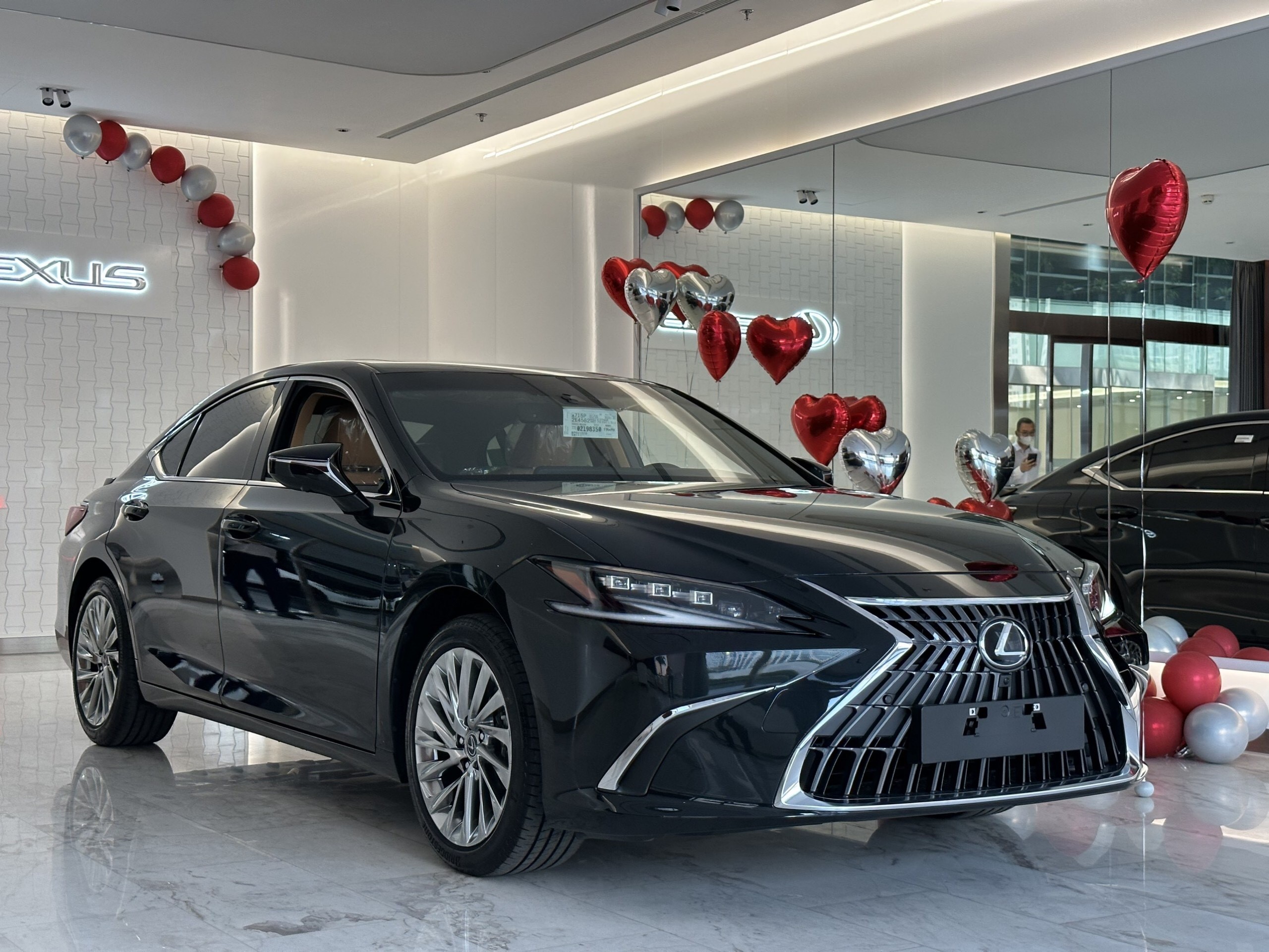 Lexus ES300h (xăng điện) đời 2024