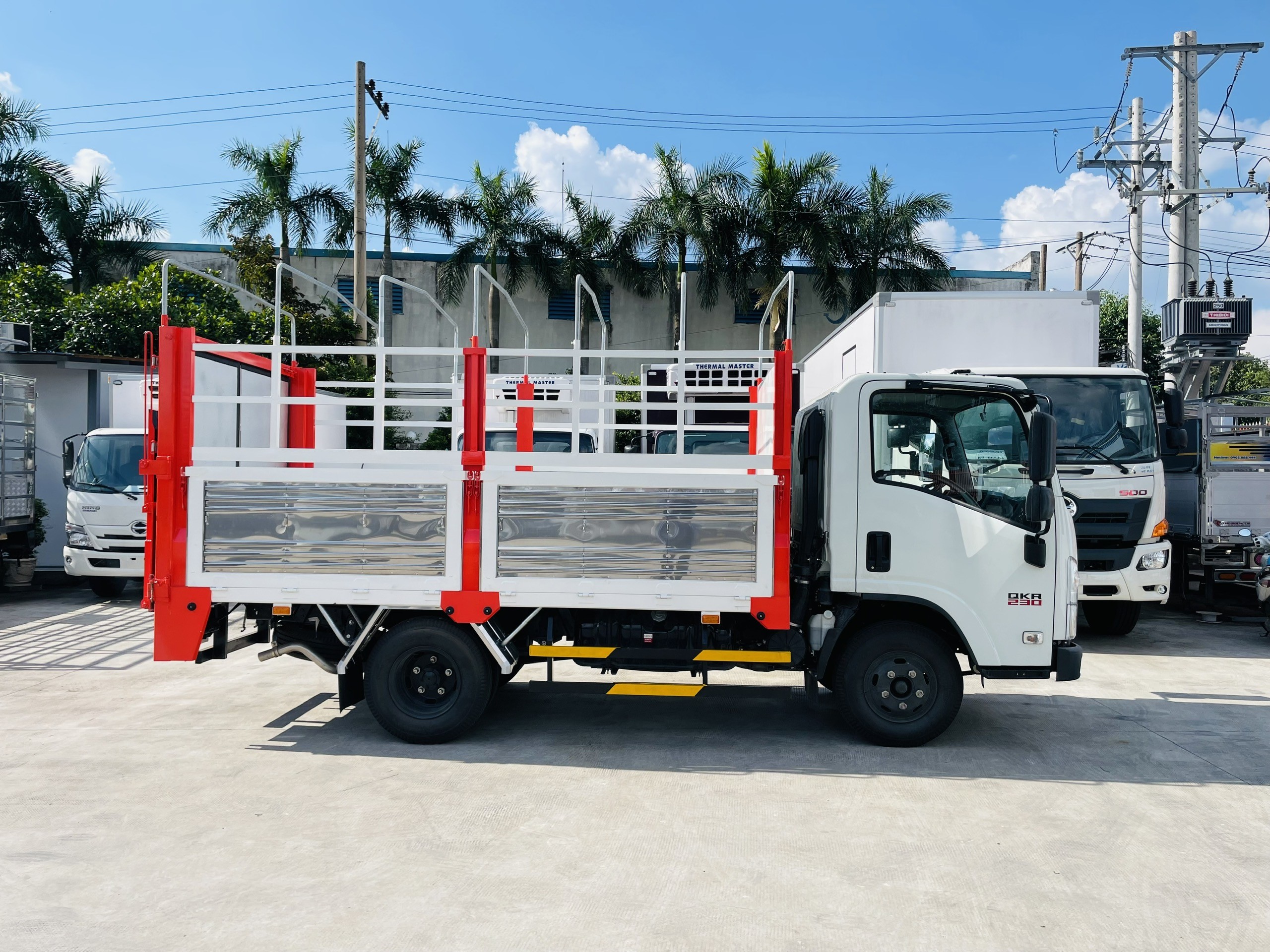  ISUZU QKR 230 THÙNG MUI BẠC BỬNG NÂNG - HỖ TRỢ TRẢ GÓP 80%