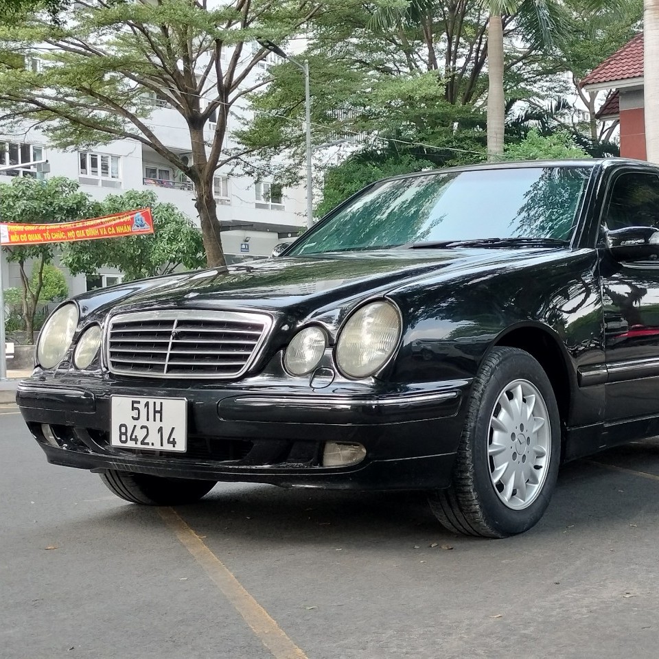 cần bán xe Mercedes Benz E240 2.6 AT đời 2001