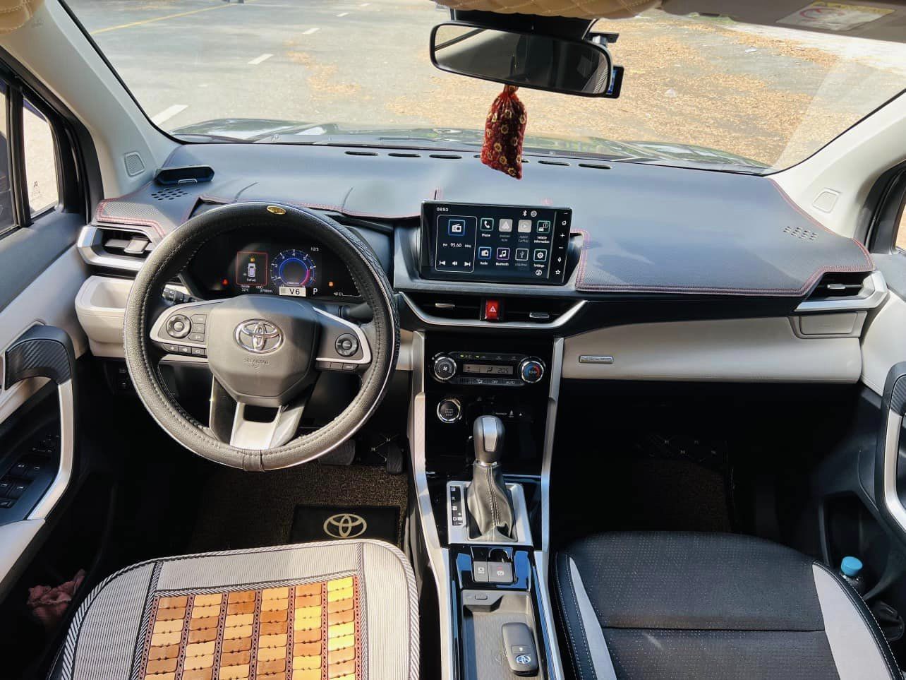cần bán xe Toyota Veloz Cross top 1.5 AT đời 2022