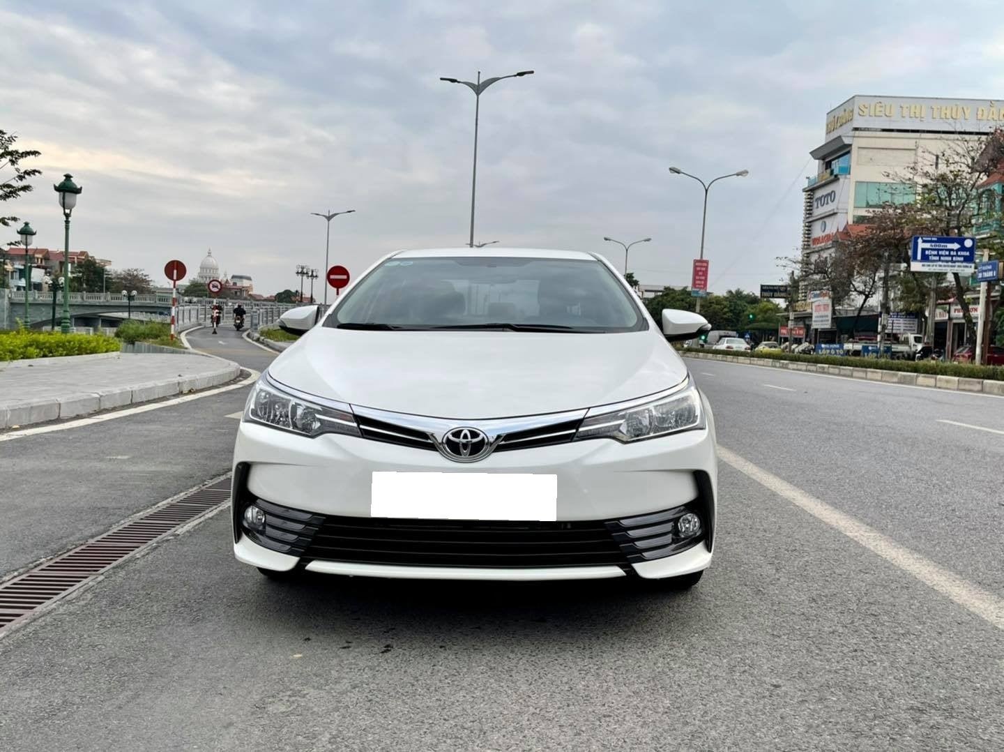 Cần bán xe Toyota Altis đời 2019
