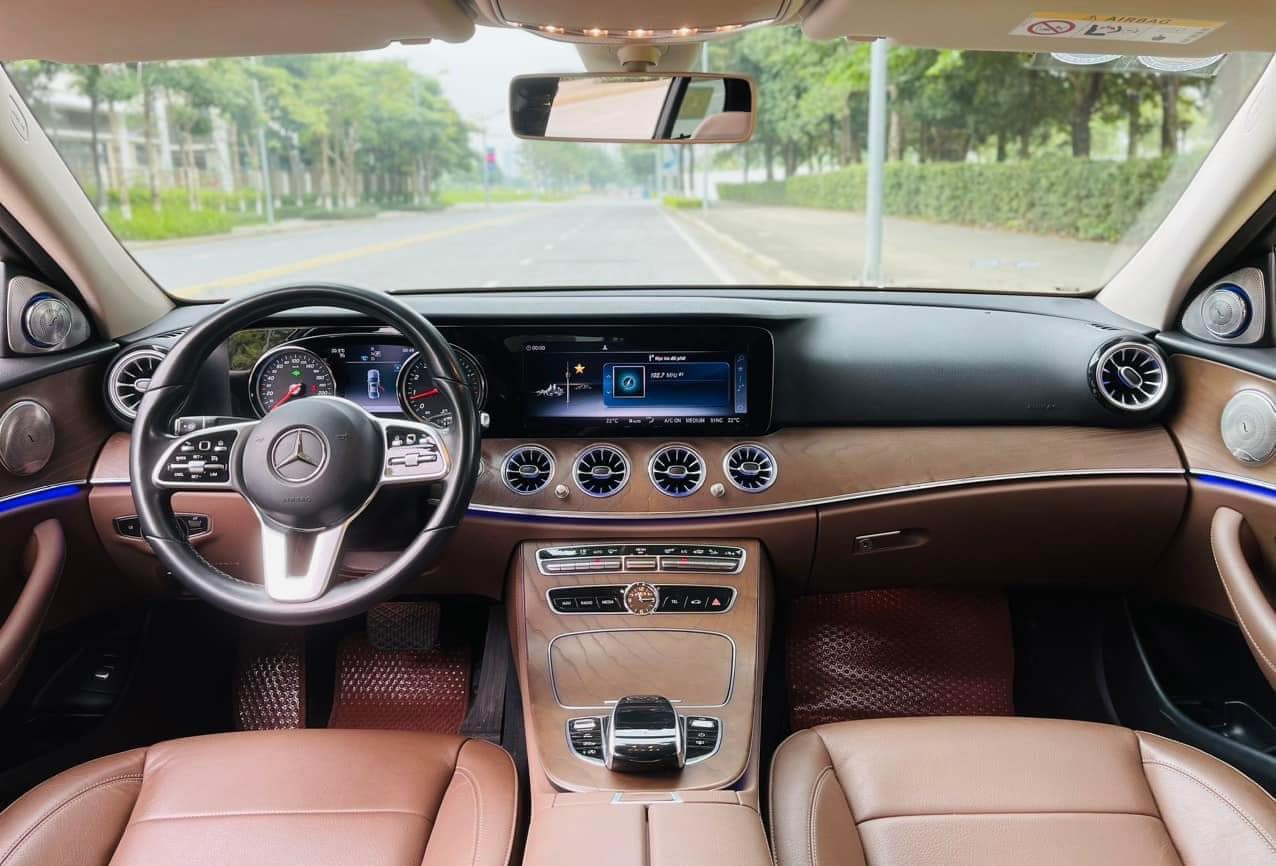 cần bán xe Mercedes Benz E200 AT đời 2019