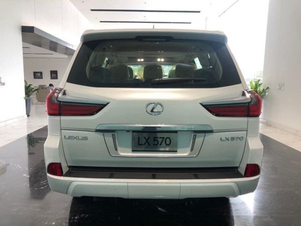 Lexus LX570 - Chuyên cơ mặt đất