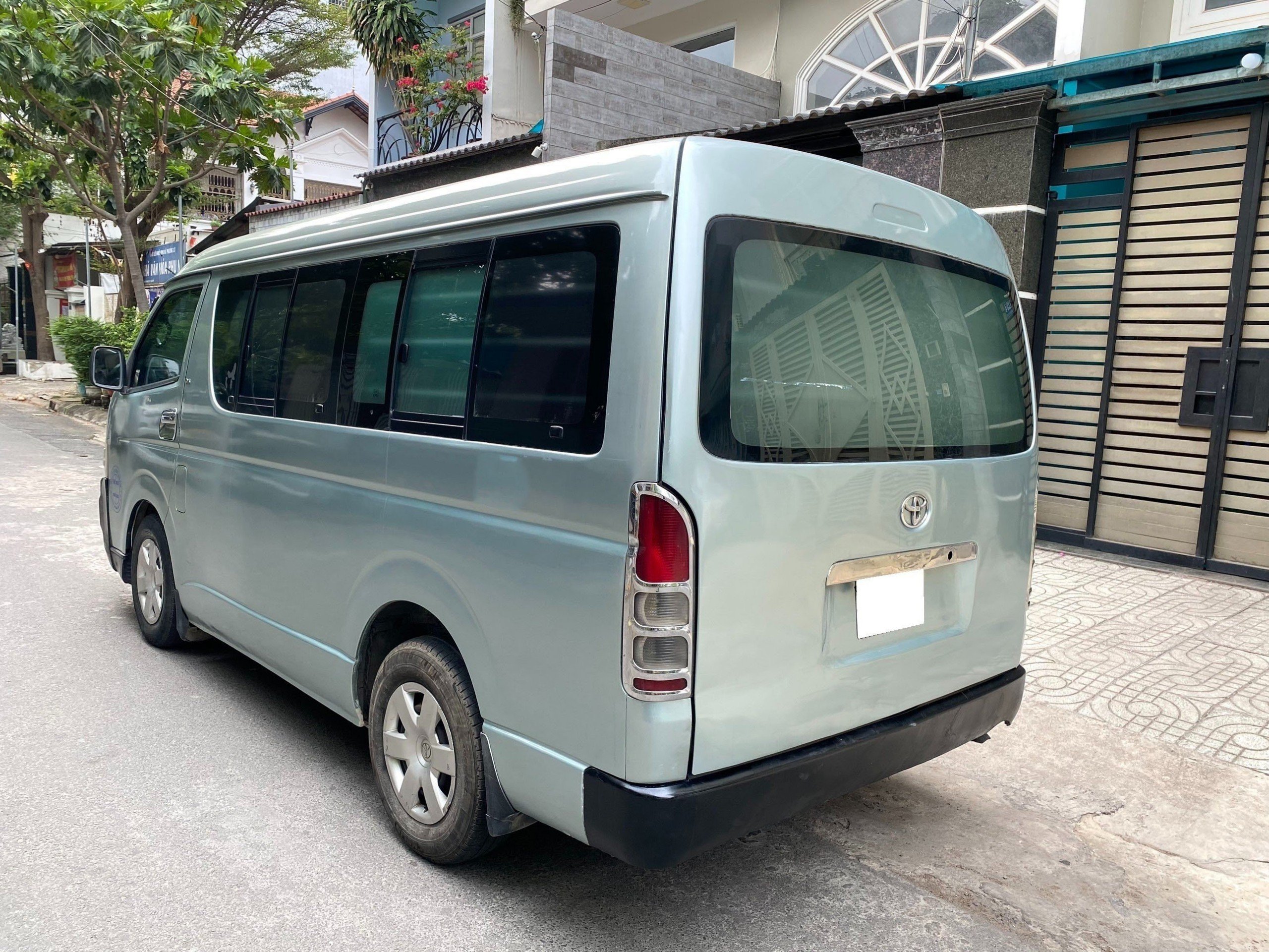 Cần bán Toyota Hiace 2008, tải van, 6 chỗ 900kg, chạy được giờ cấm thành phố.