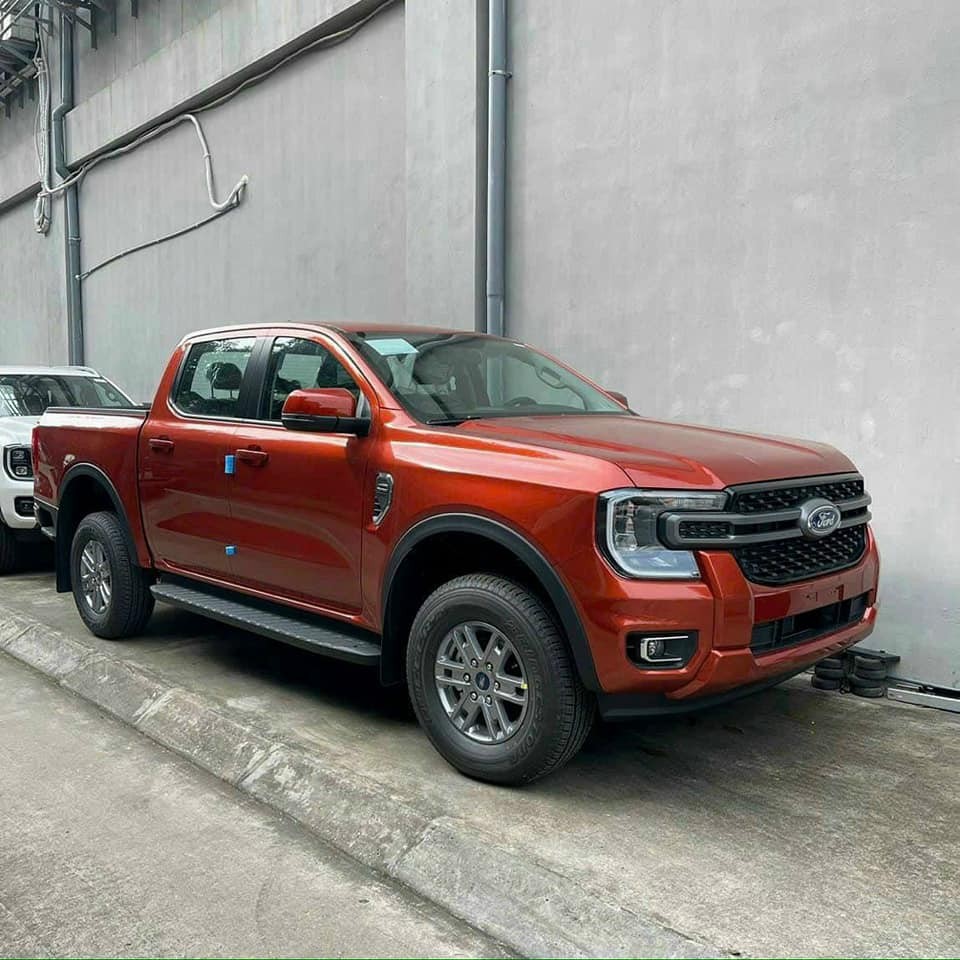 Ford Ranger XLS 6AT 4x2 đời 2023 Nhiêù Ưu Đãi Hấp Dẫn