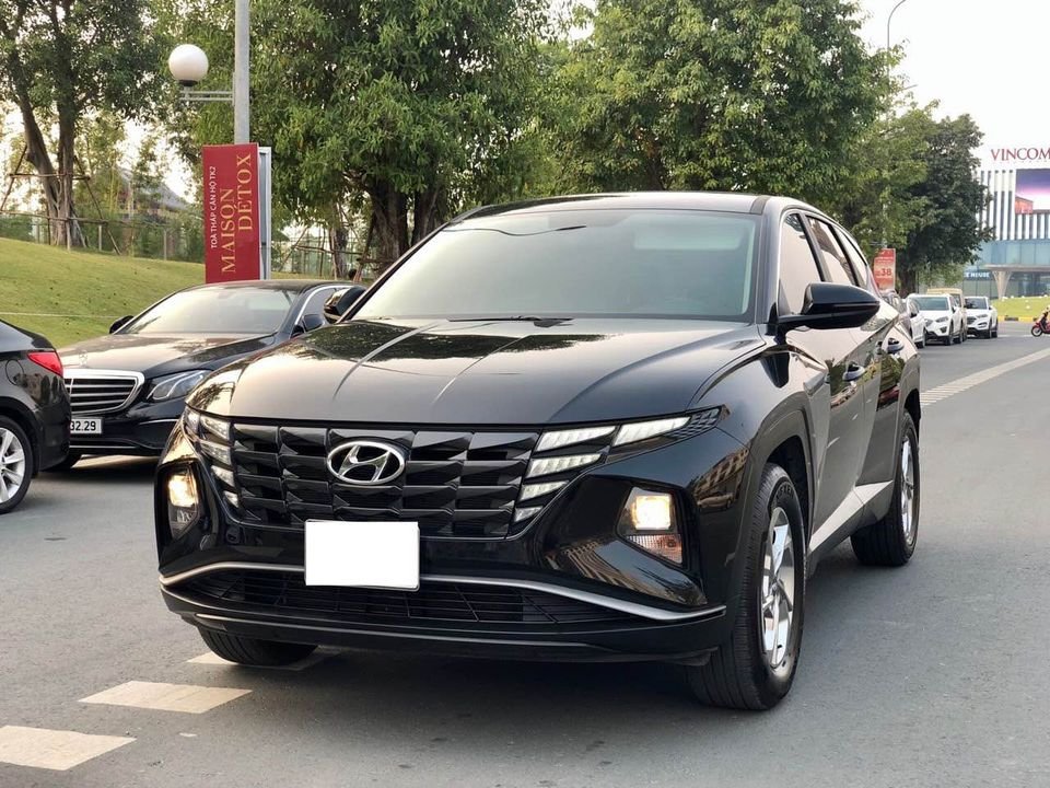 cần bán xe Hyundai Tucson đời 2022 màu đen