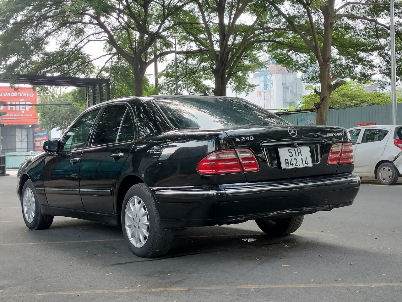 cần bán xe Mercedes Benz E240 2.6 AT đời 2001