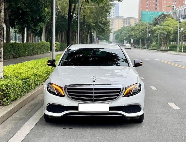 cần bán xe Mercedes Benz E200 AT đời 2019