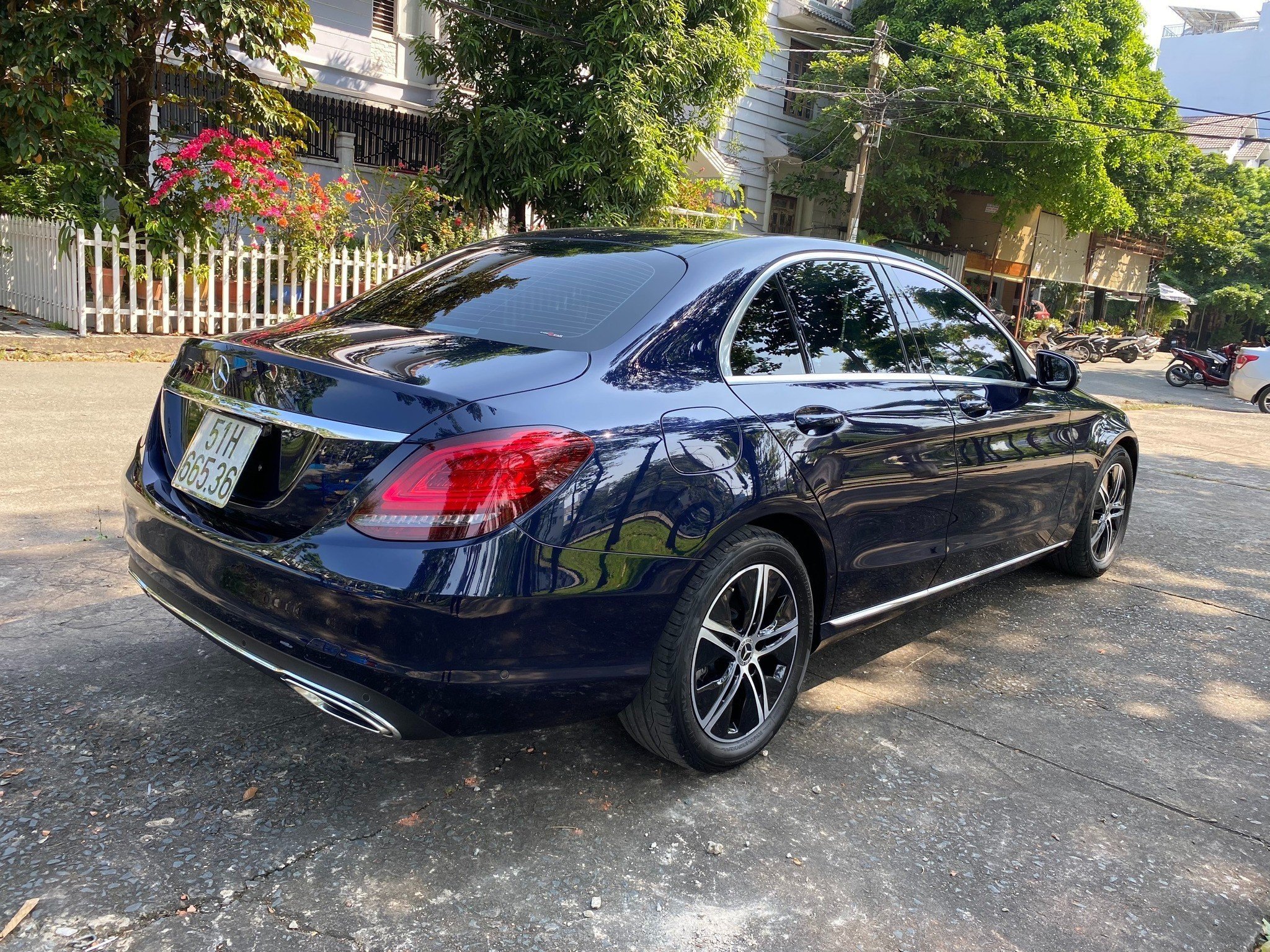 cần bán xe Mercedes Benz C180 đời 2018