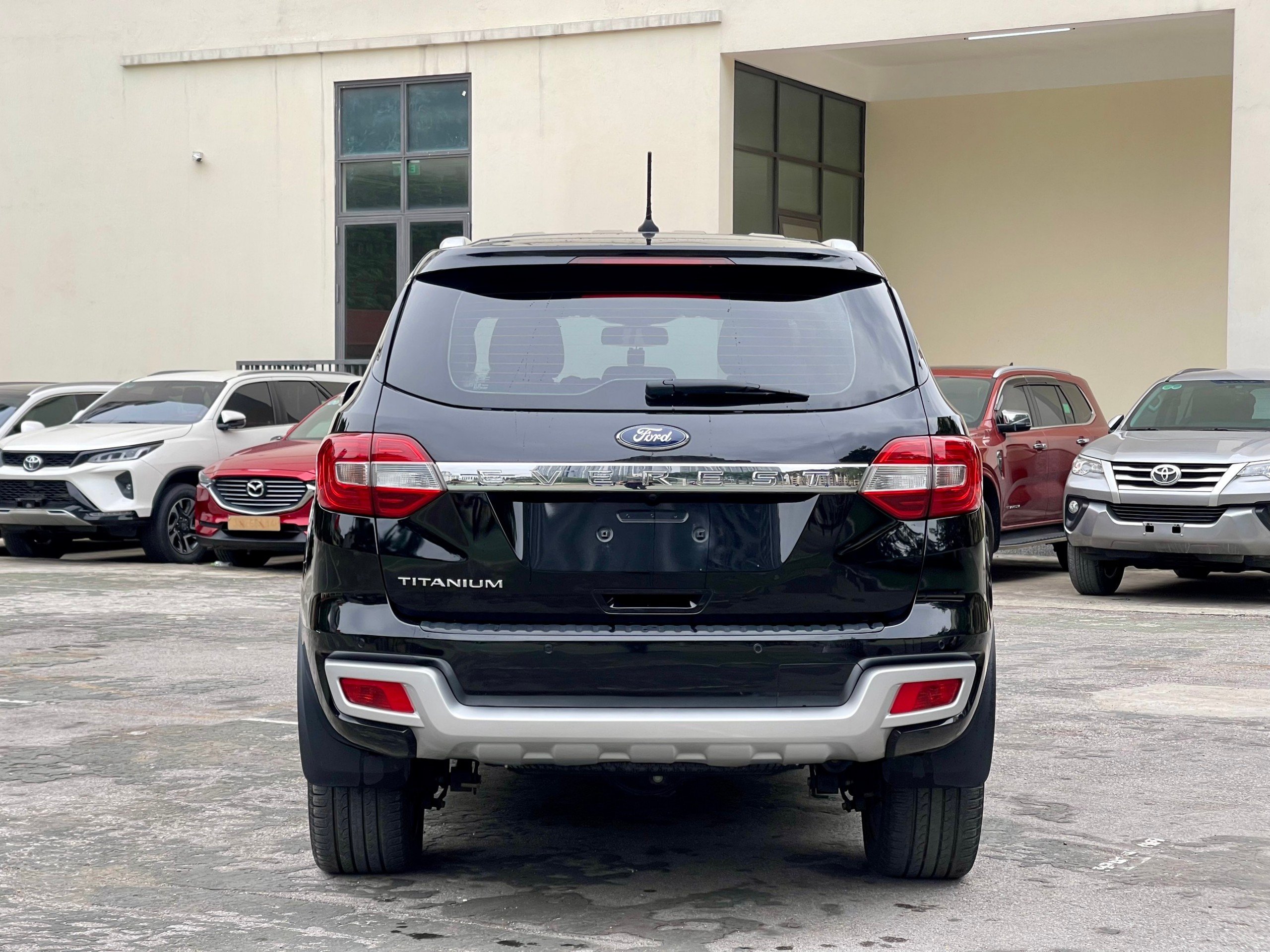 Cần bán xe Ford Everest Titanium 2WD 2.0 sản xuất 2019 