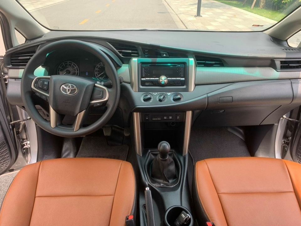 cần bán xe Toyota Innova 2.0E đời 2019
