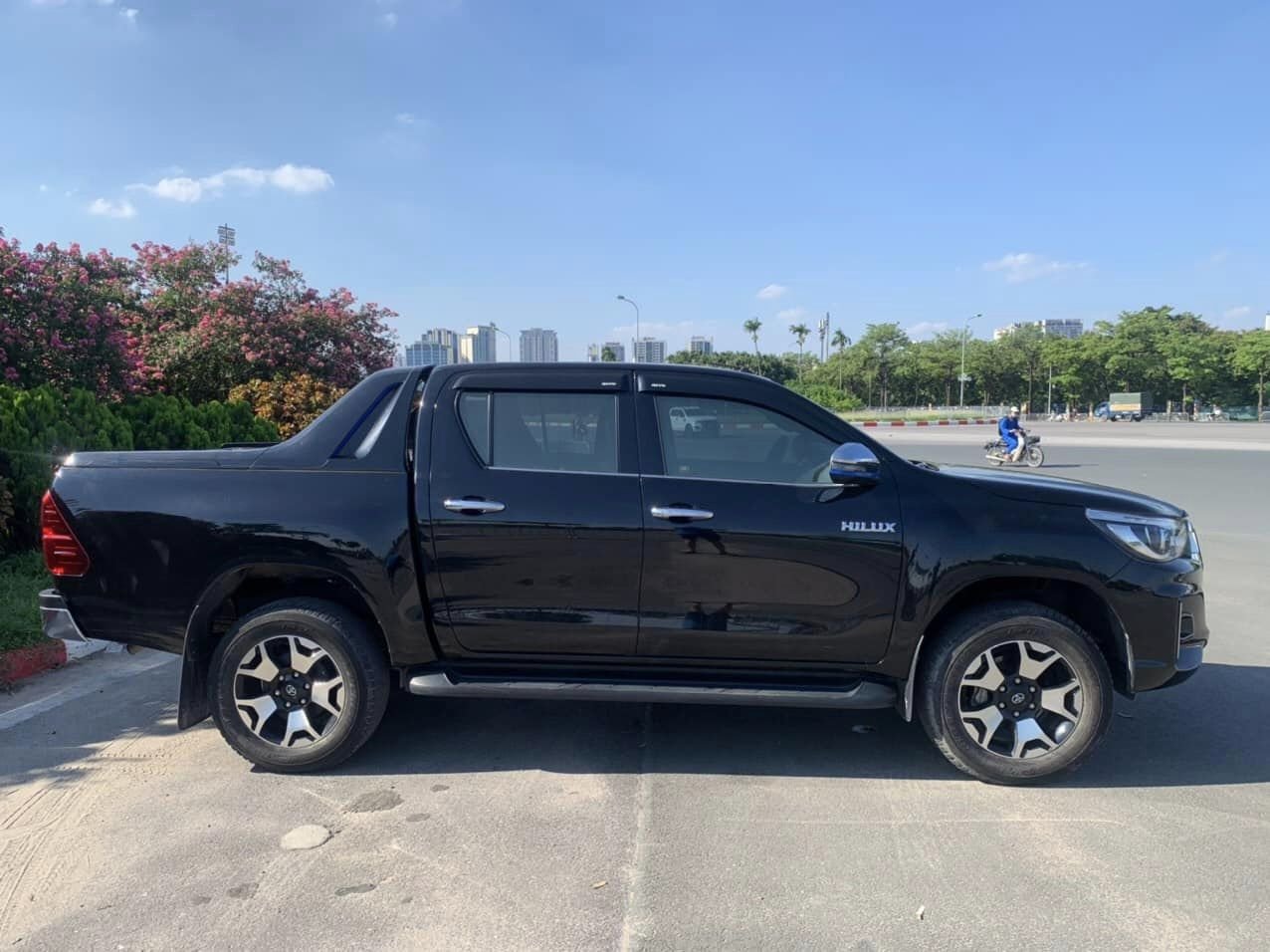 cần bán xe Toyota Hilux 4x4 Full 2 cầu đời 2019