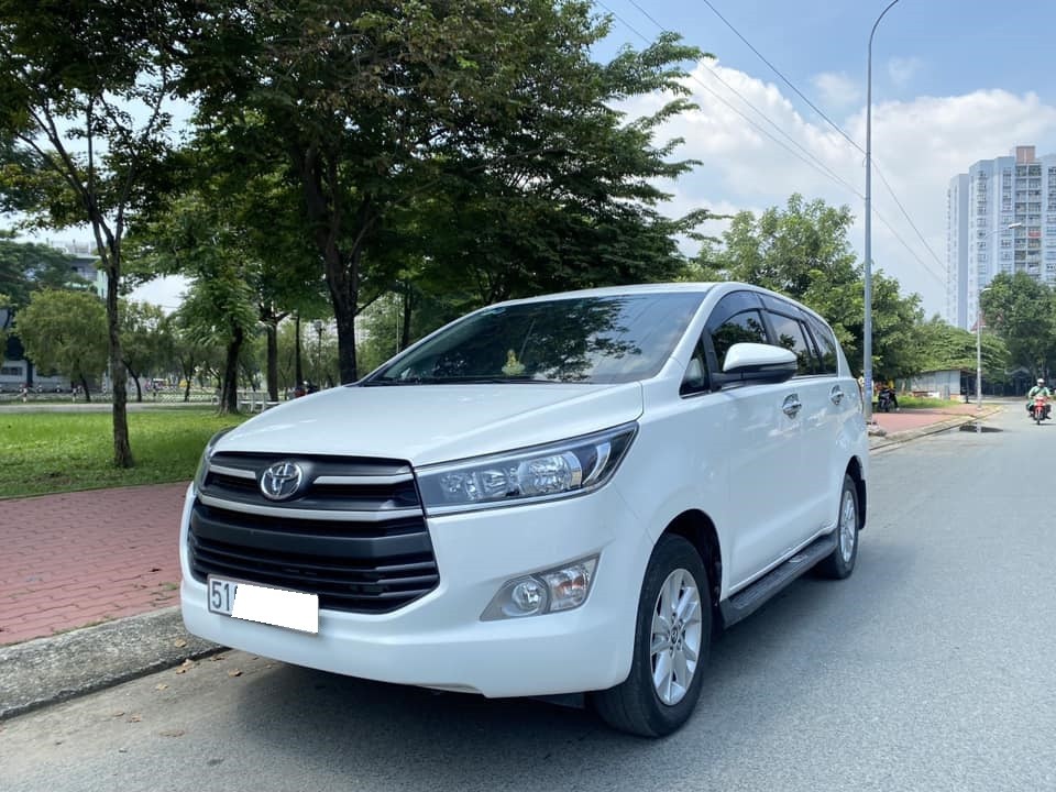 cần bán xe Toyota Innova 2.0E đời 2020