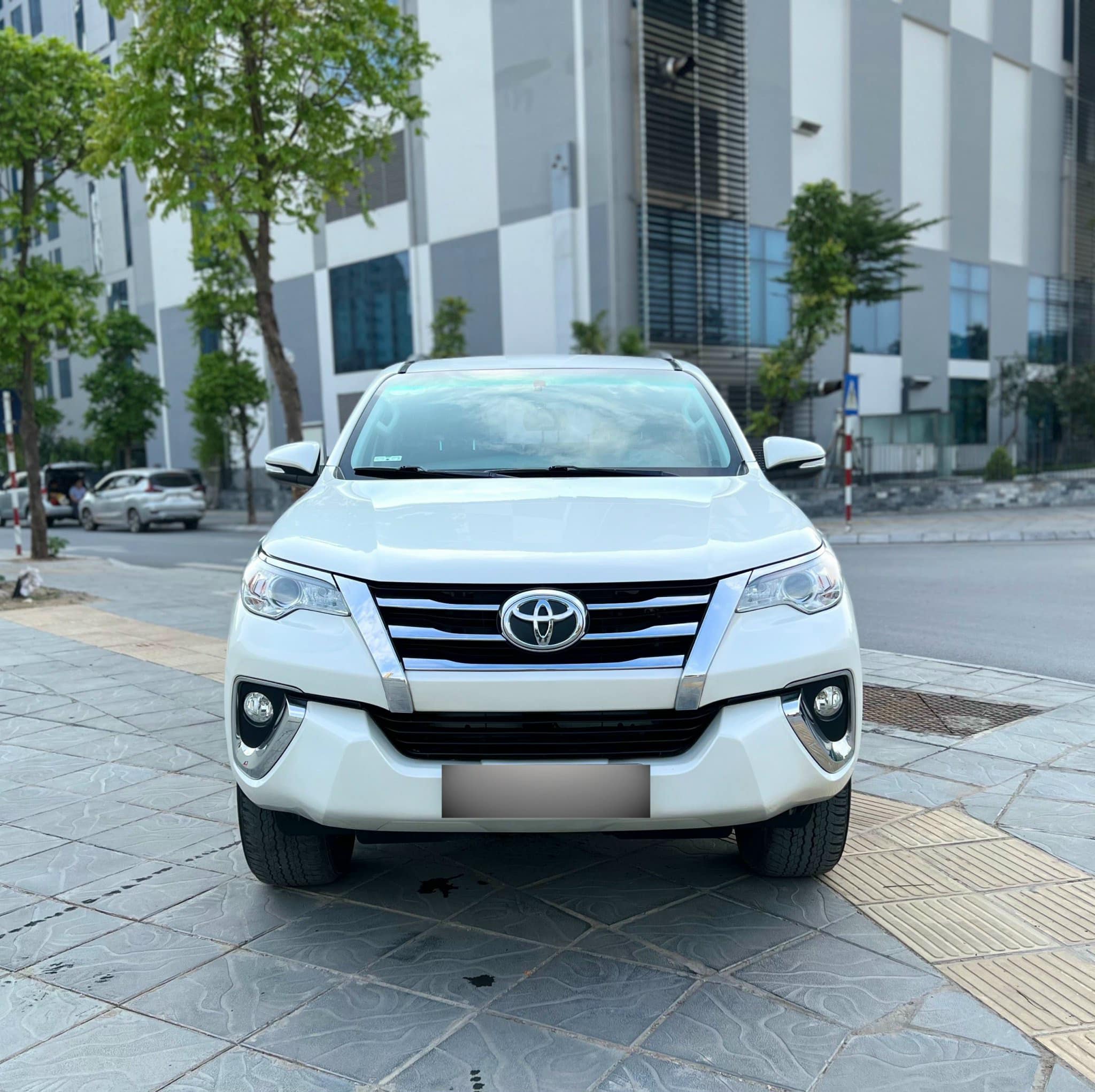 cần bán xe Toyota Fortuner 2.7V 4x2 AT đời 2018