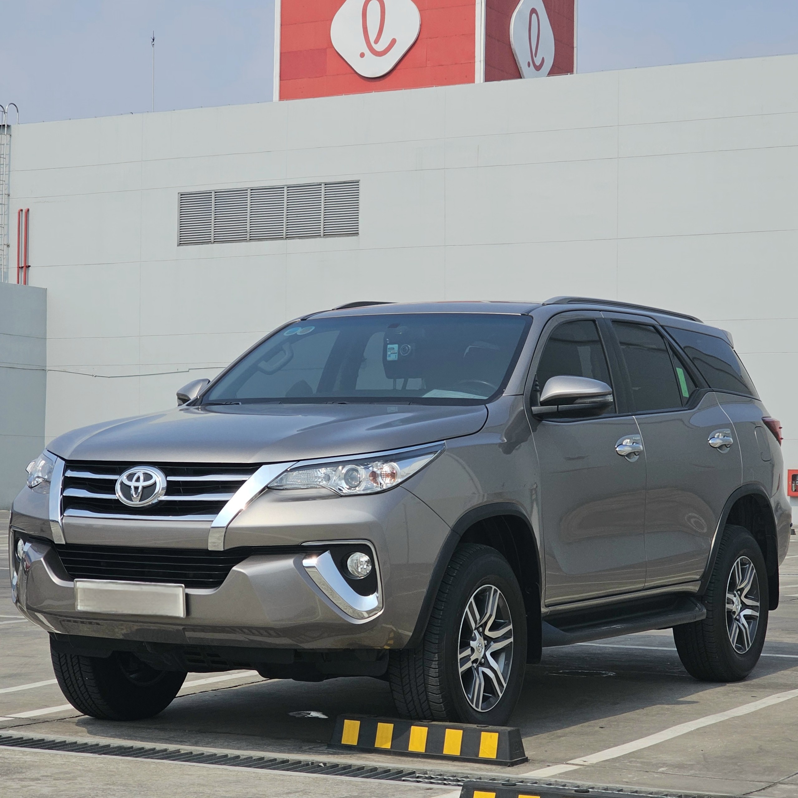 Toyota Fortuner 2.4G tự động dầu 2019 cá nhân 1 chủ biển trắng