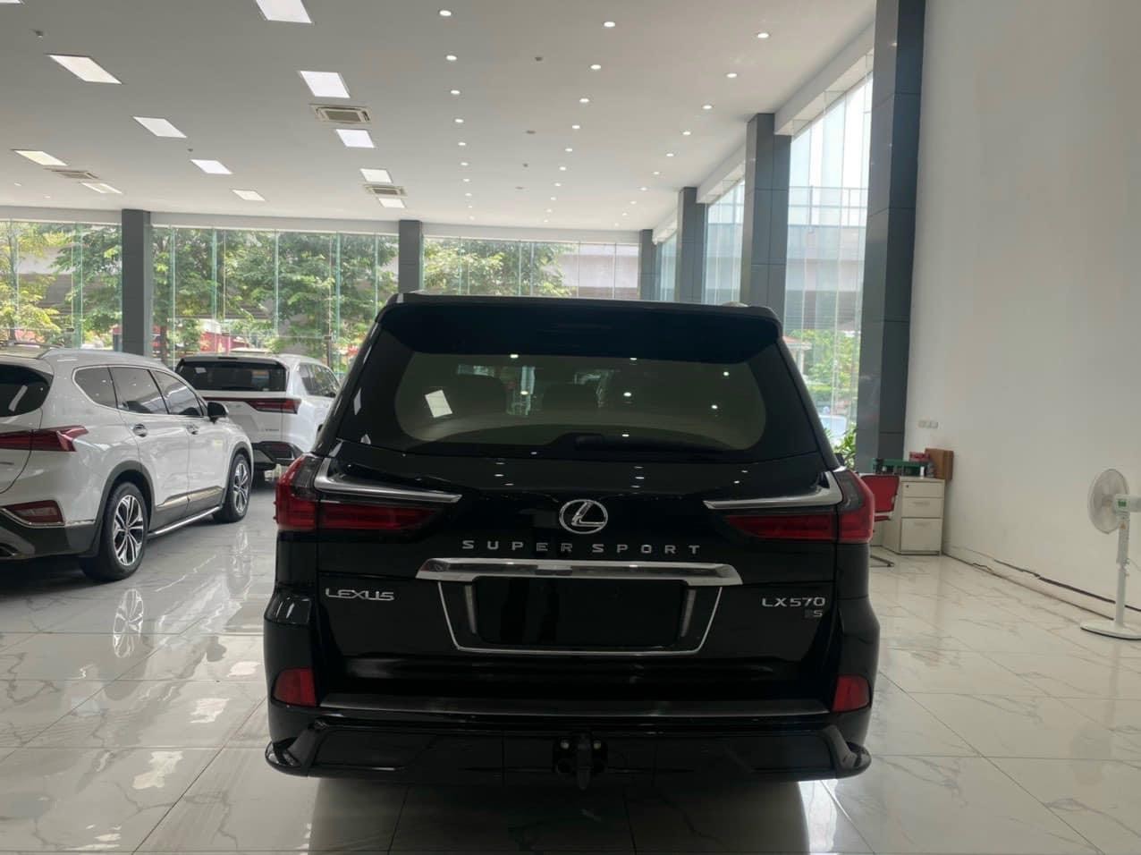 Bán Lexus LX570 Super Sport nhập Trung Đông, sản xuất 2018, xe mới 99%