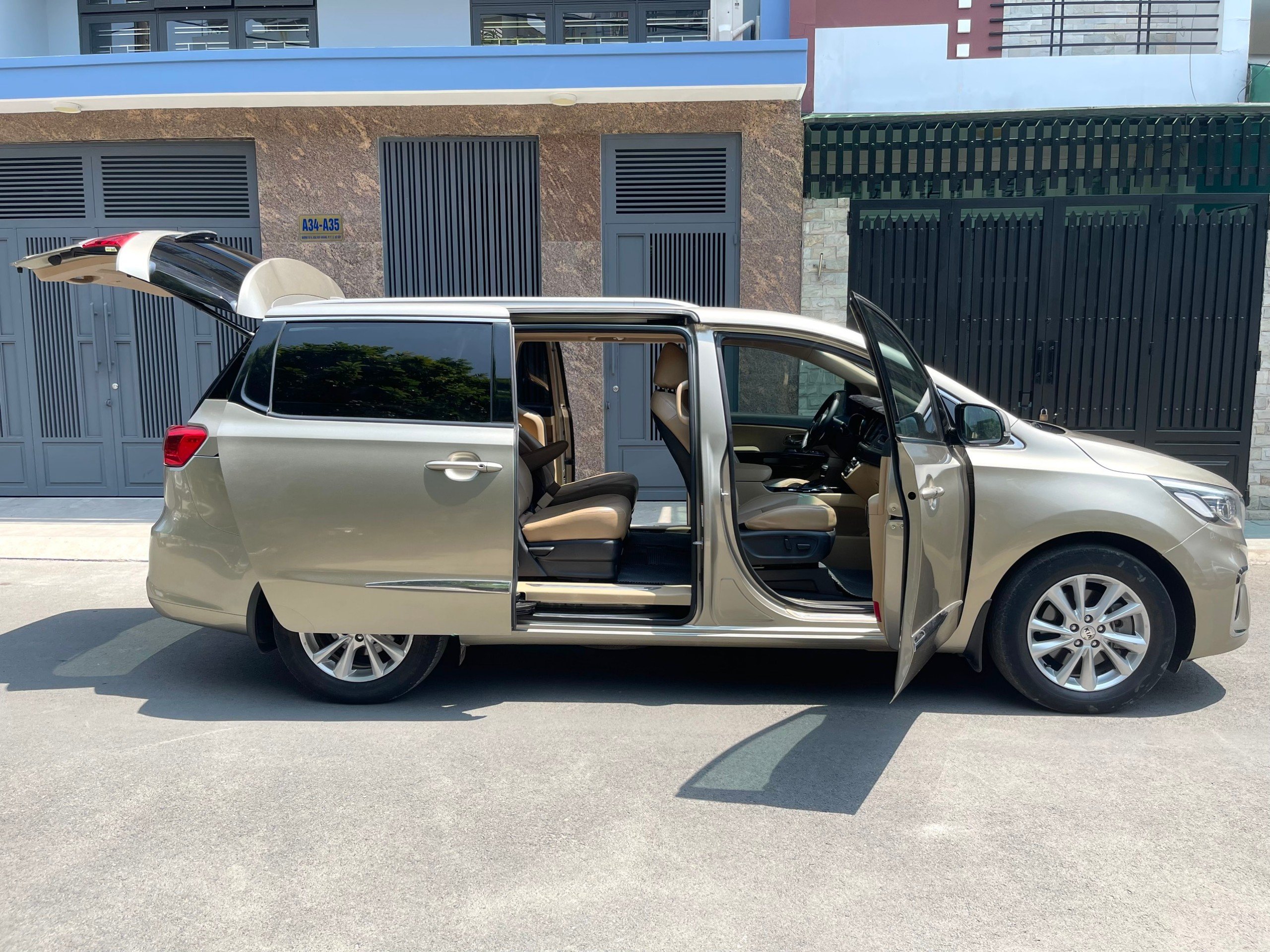 cần bán xe KIA Sedona Full plantinumD AT đời 2020