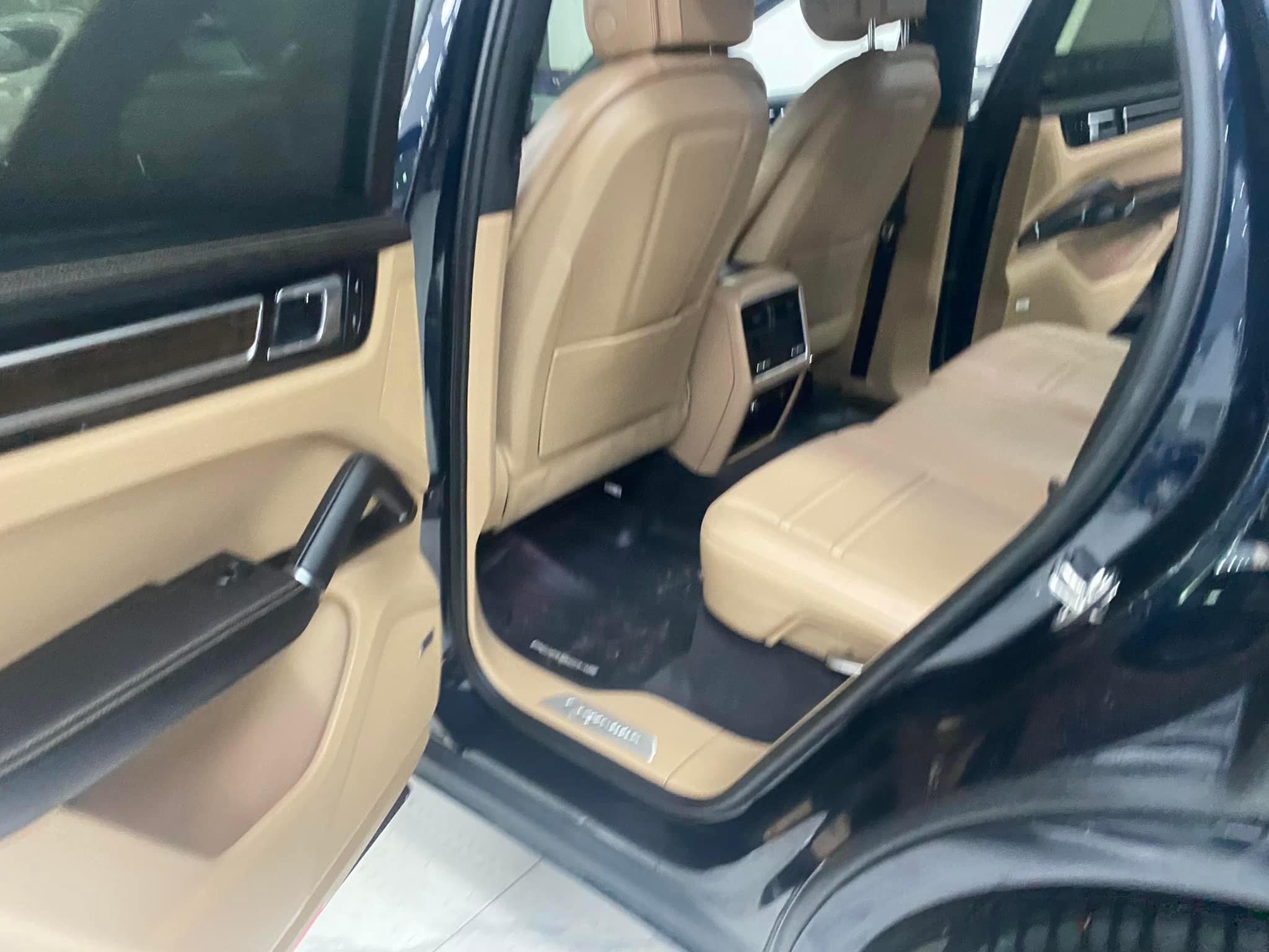 Bán Porsche Cayenne3.0, sản xuất 2018, 1 chủ từ mới,full lịch sử hãng