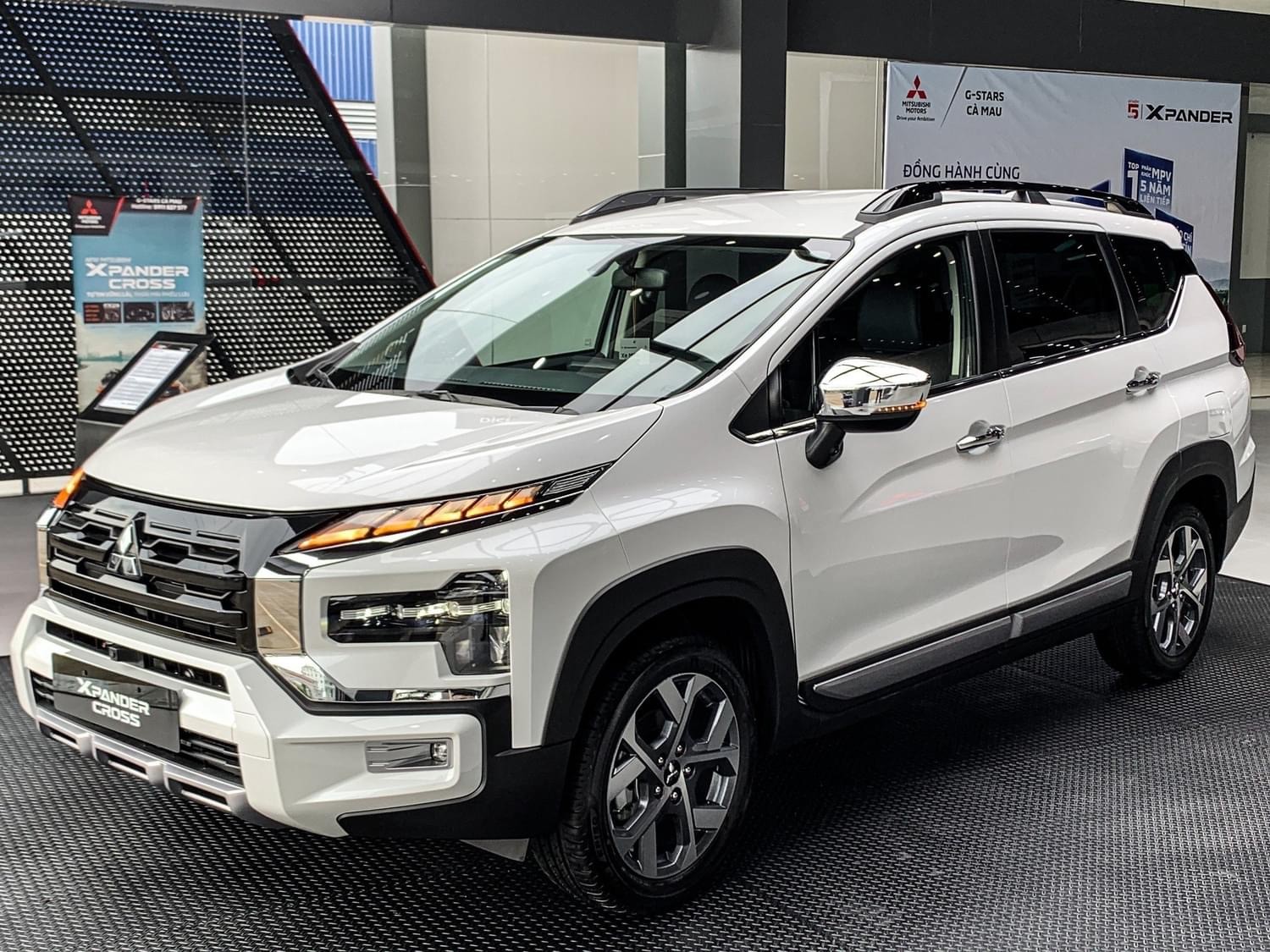 cần bán xe Mitsubishi Xpander Cross đời 2024