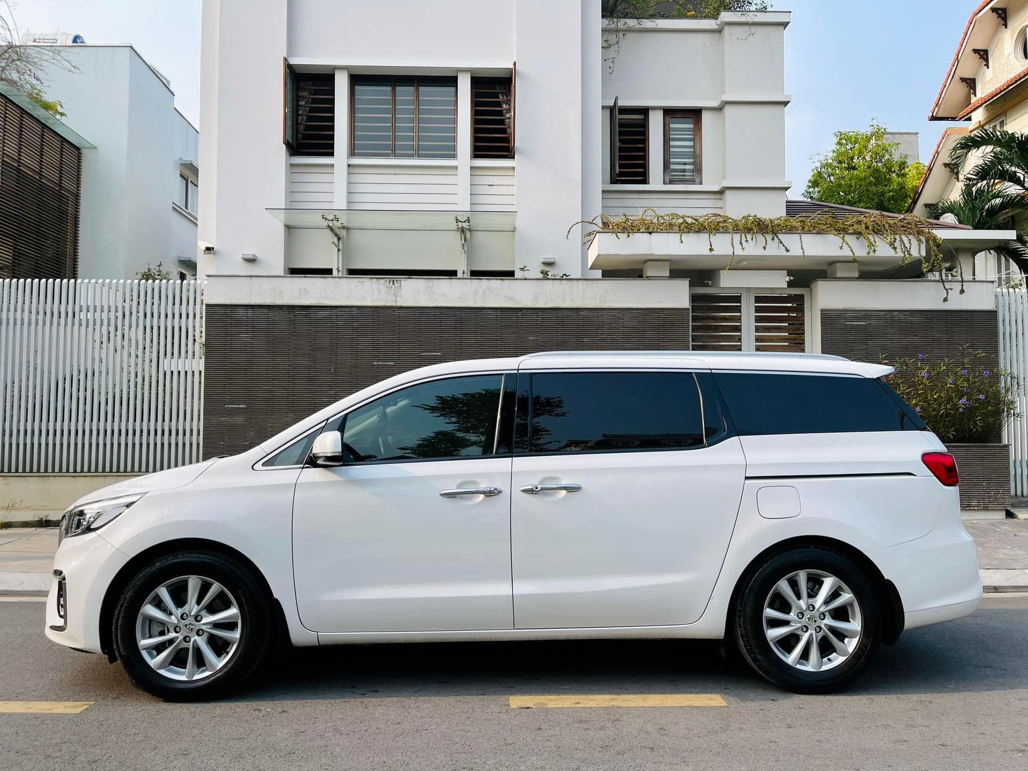 cần bán xe KIA Sedona DATH full dầu đời 2019