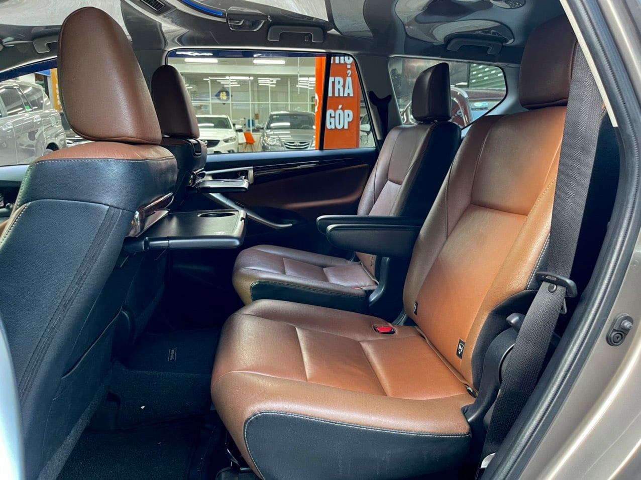 cần bán xe Toyota Innova 2.0V 7 ghế VIP đời 2020