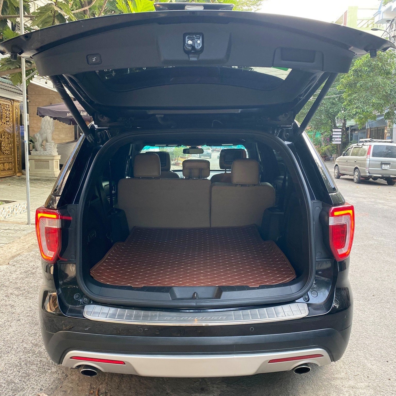 Bán Ford Explorer model 2017 , full option, màu đen, nhập Mỹ . 