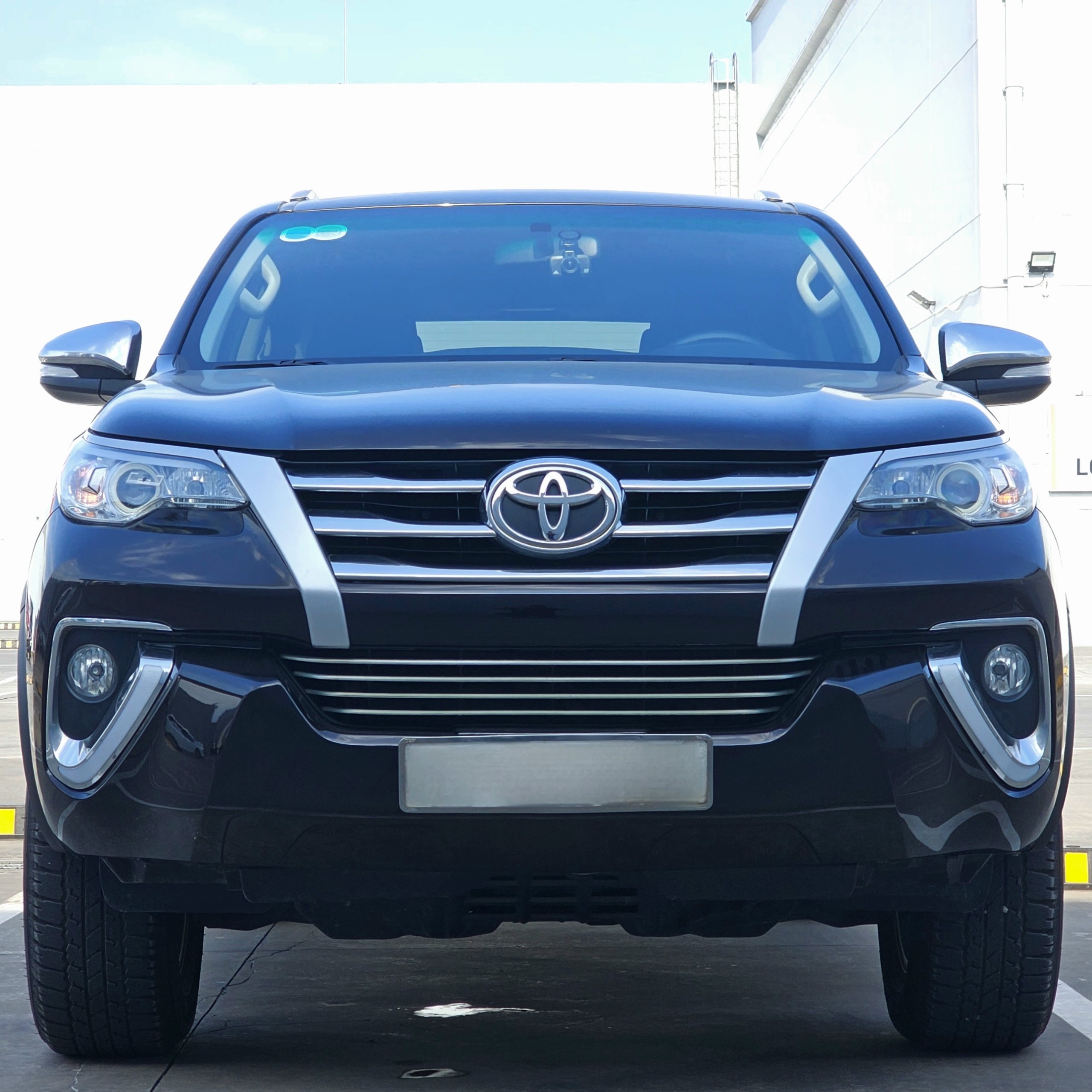 Toyota Fortuner 2.4G sàn dầu 2019 nhập khẩu Indonesia biển số trắng