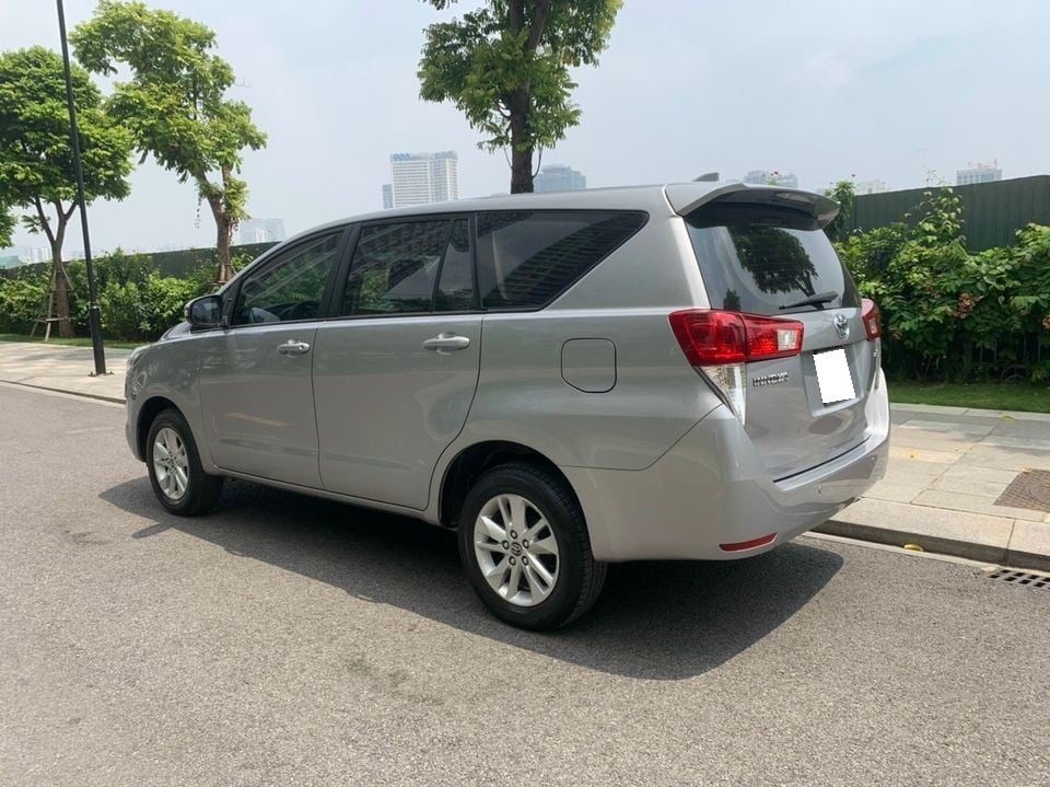 cần bán xe Toyota Innova 2.0E đời 2019