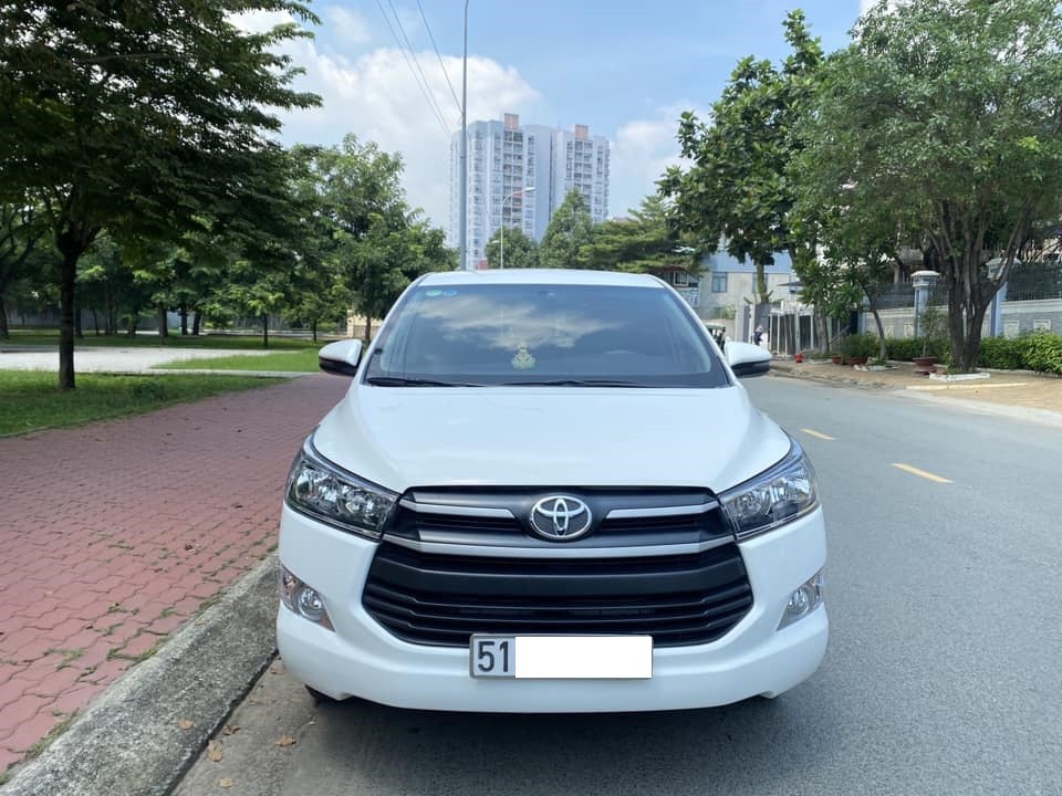 cần bán xe Toyota Innova 2.0E đời 2020