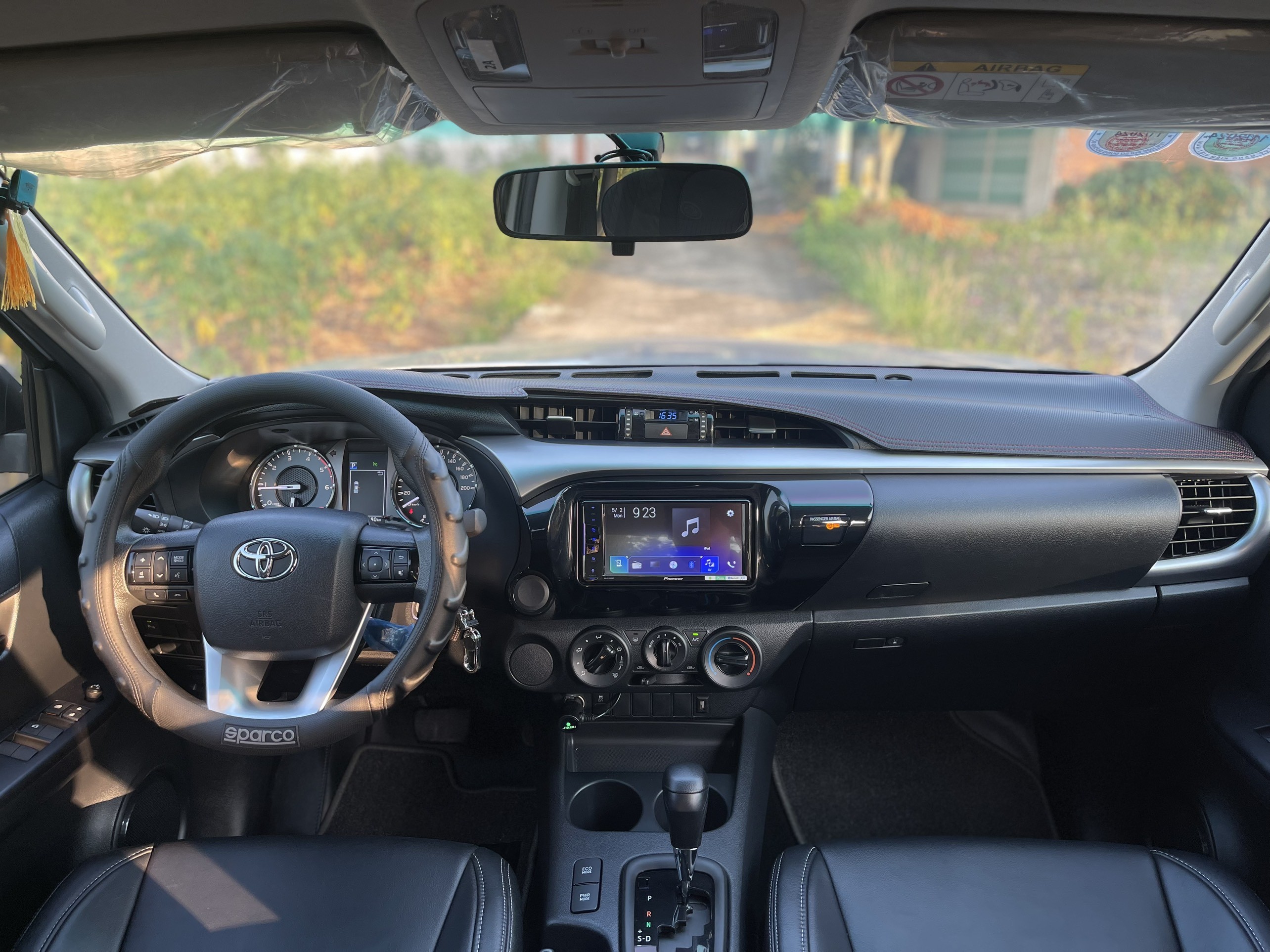 cần bán xe Toyota Hilux 2.4E 4x2 AT đời 2021