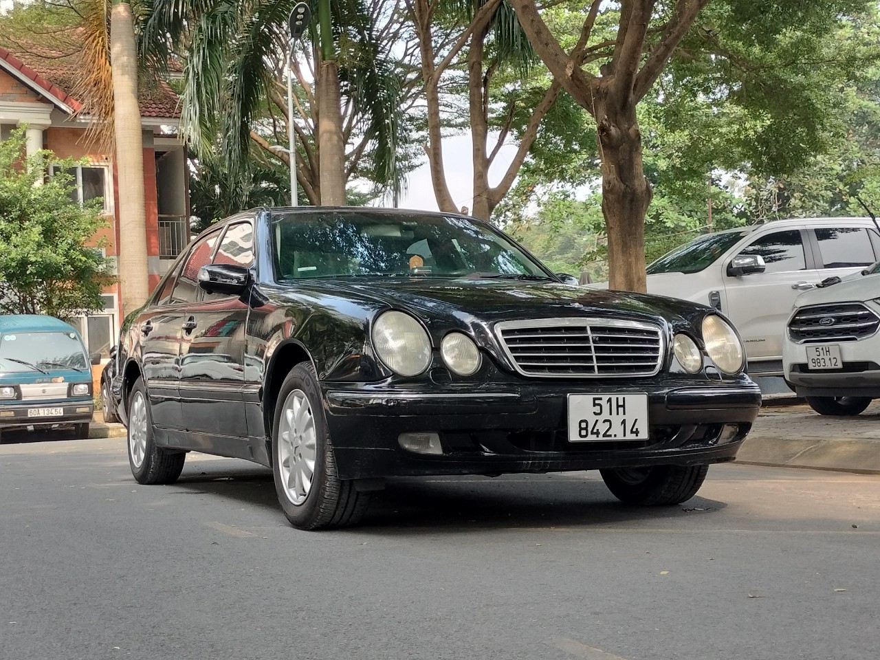 cần bán xe Mercedes Benz E240 2.6 AT đời 2001