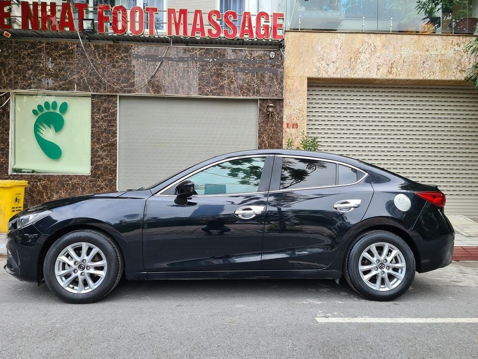 cần bán xe Mazda 3 1.5 AT đời 2018