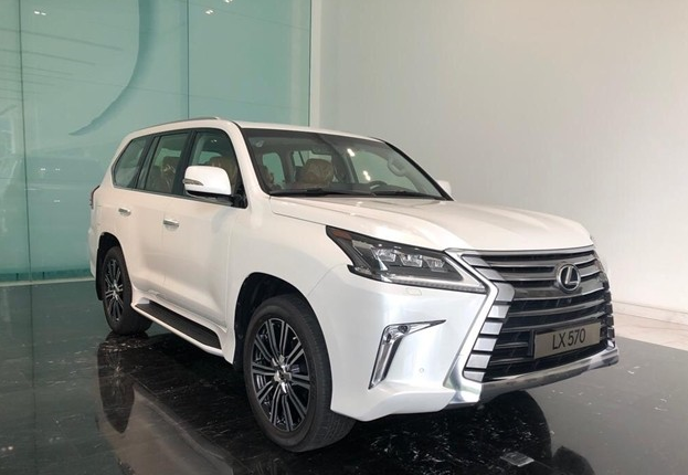 Lexus LX570 - Chuyên cơ mặt đất