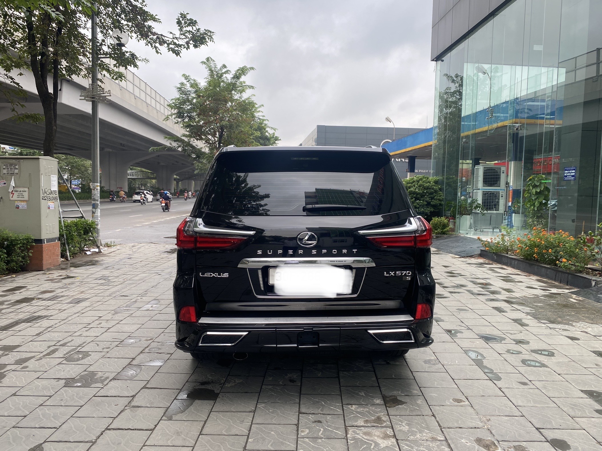 Bán Lexus LX570 MBS 4 chỗ nhập Trung Đông, sản xuất 2018,1 chủ Hà Nội