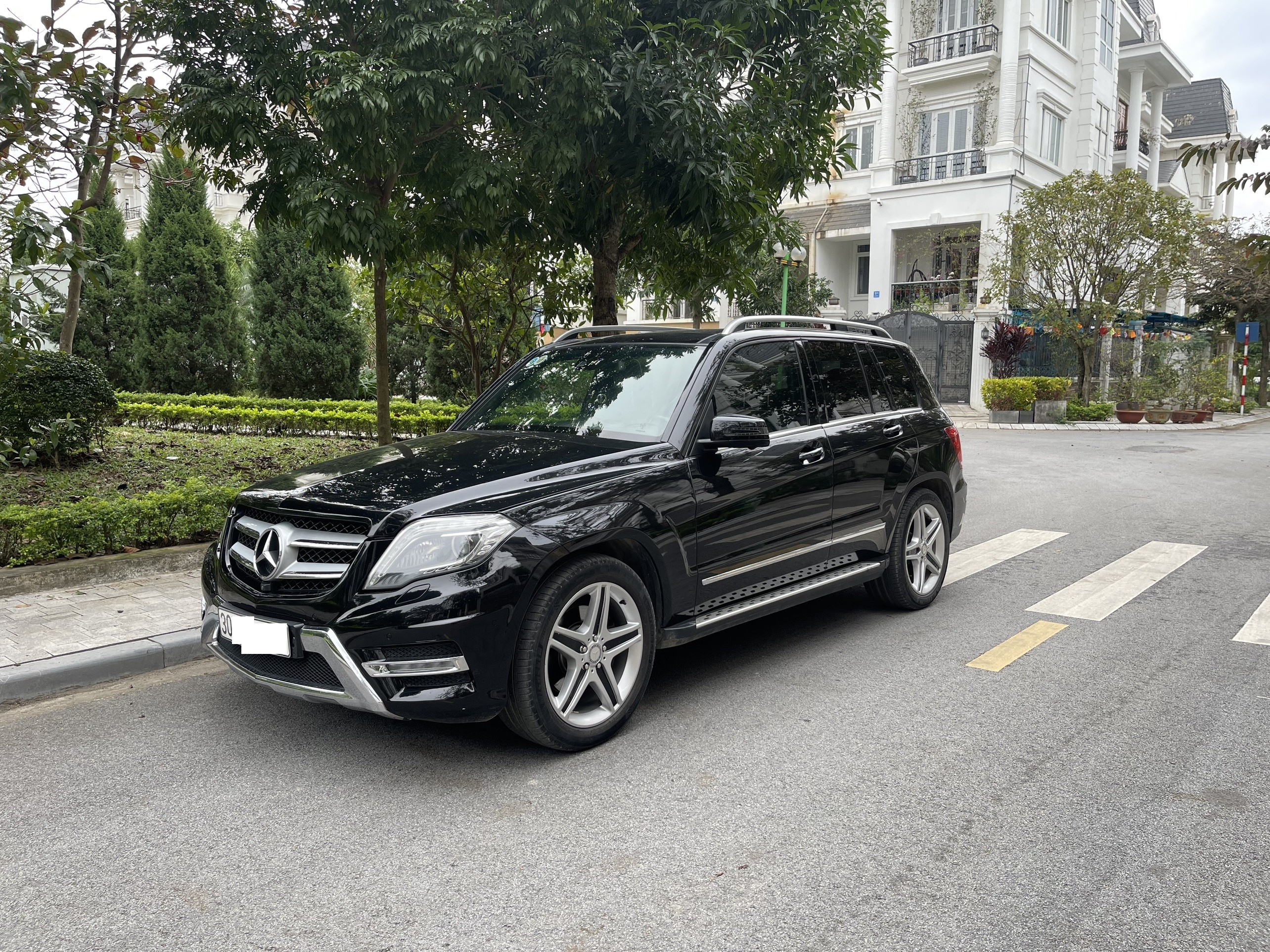 Gia đình cần bán cần bán xe Mercedes Benz GLK GLK250 AMG 4Matic đời 2014