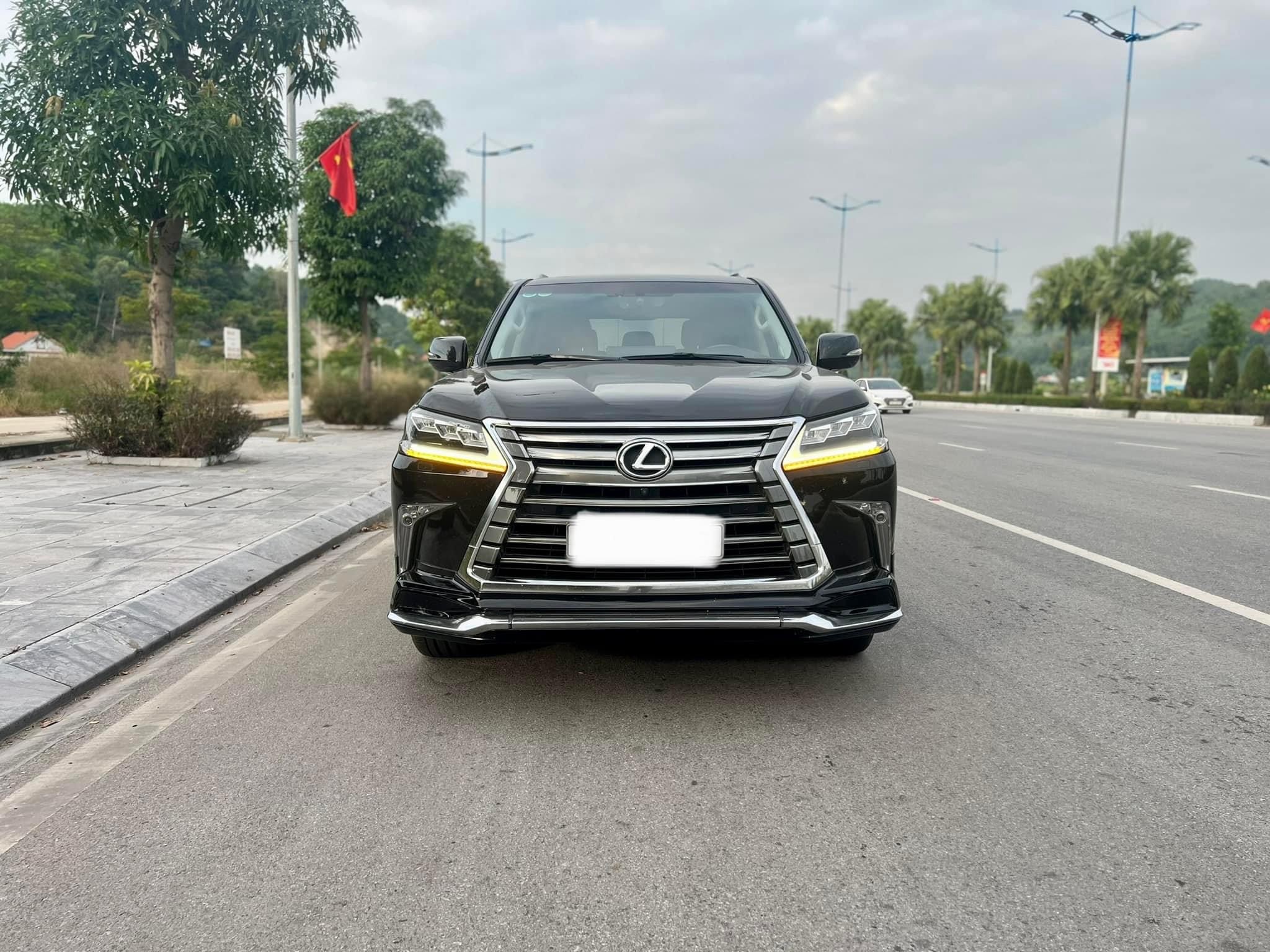 Bán Lexus LX570, sản xuất 2017,màu đen, nội thất nâu đỏ, xe siêu đep.