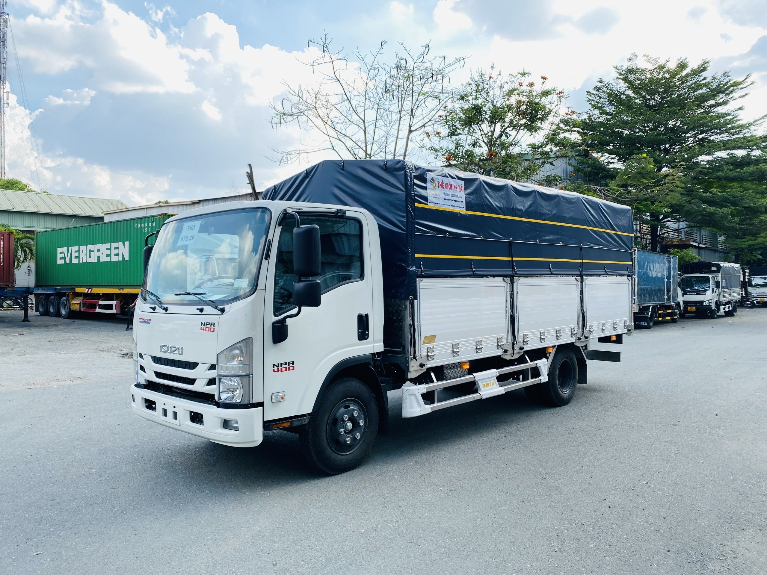 🚛SIÊU PHẨM ️🎉EM XE ISUZU NPR 400 THÙNG MUI BẠT ĐẸP LUNG LINH