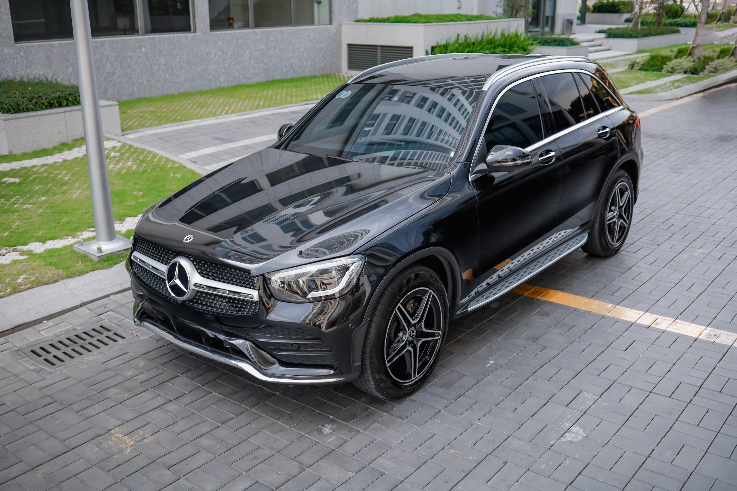 Cần bán em mercedes benz GLC300 4mt đời 2021 