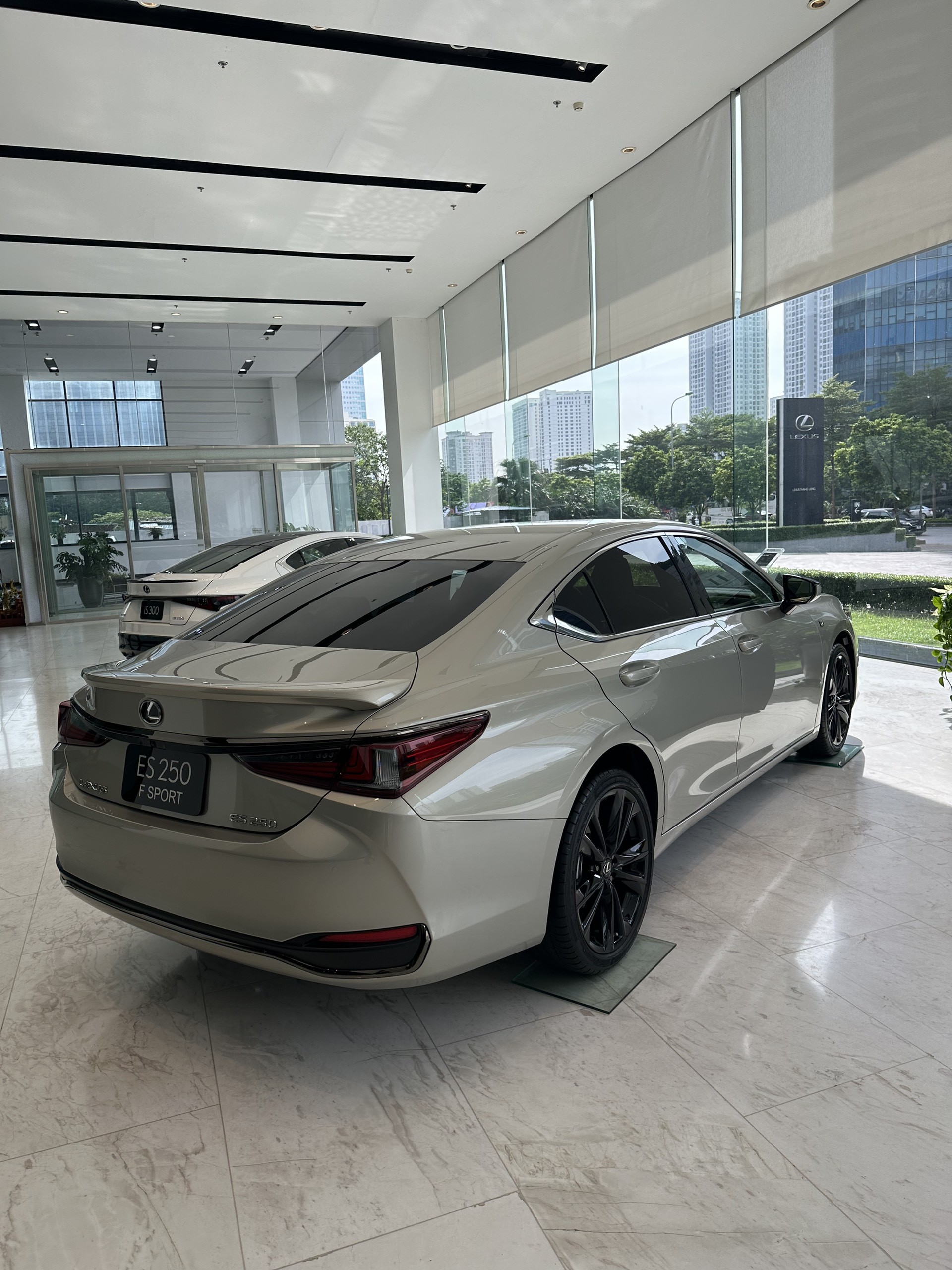 Lexus ES250 F Sport đời 2024